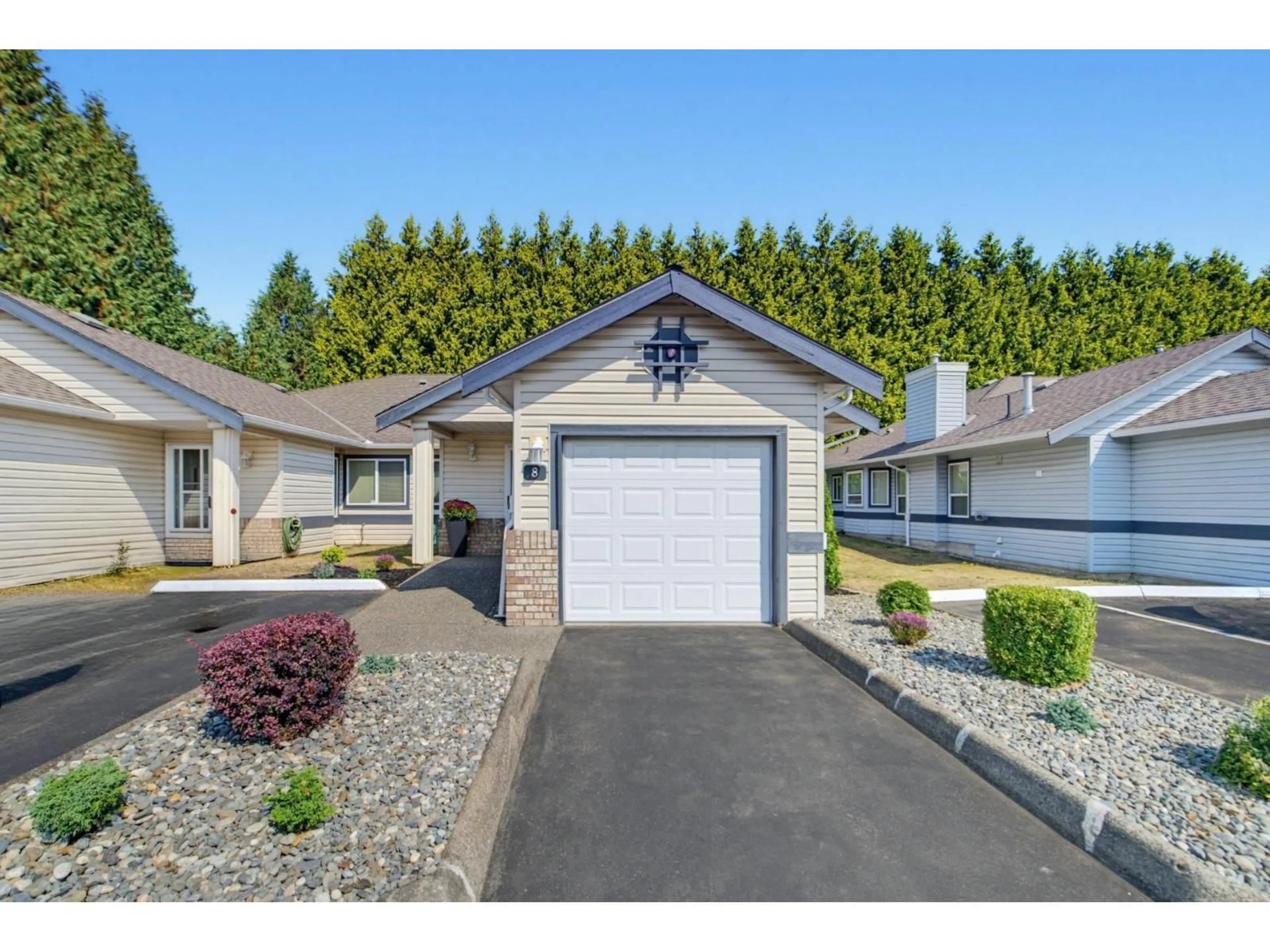 Home with vinyl exterior material, street for 8 - 5550 LANGLEY BYPASS, Langley British Columbia V3A7Z3