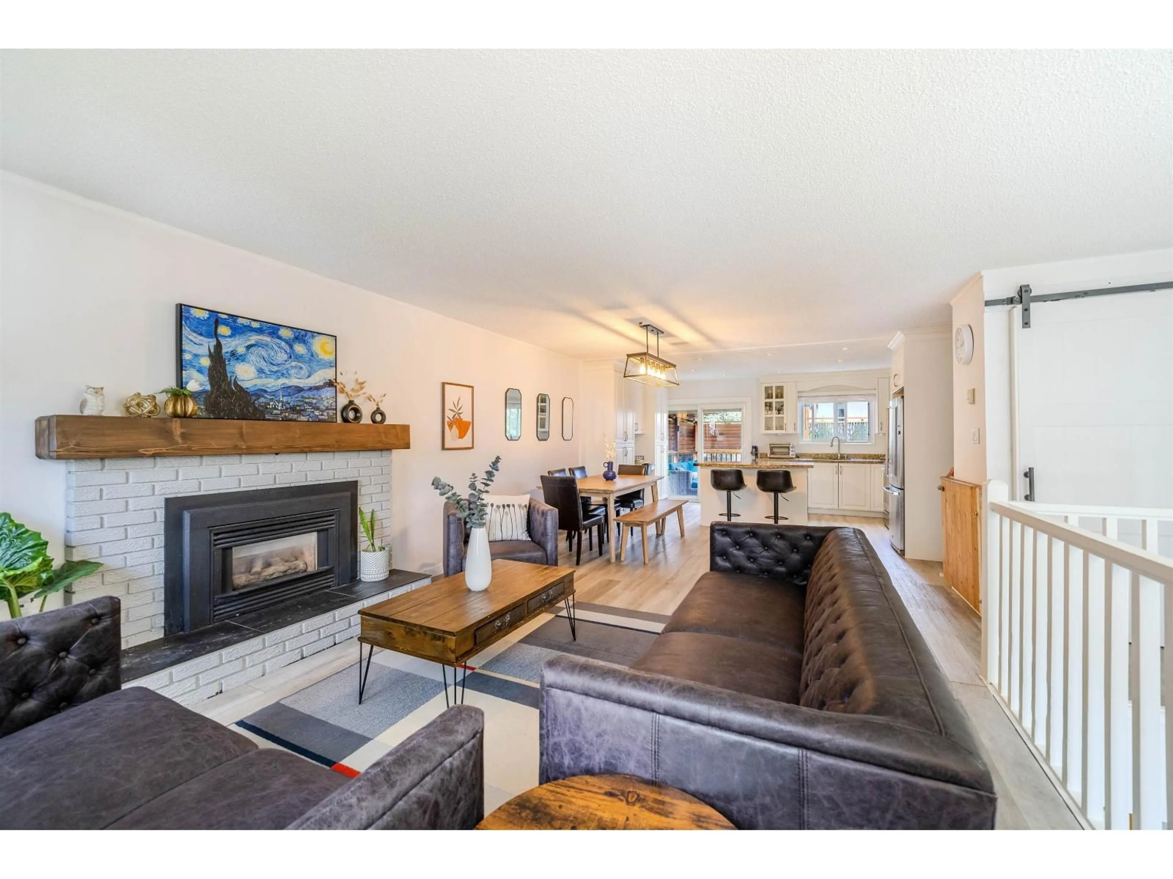 Living room with furniture, wood/laminate floor for 2659 WILDWOOD DRIVE, Langley British Columbia V2Y1G2