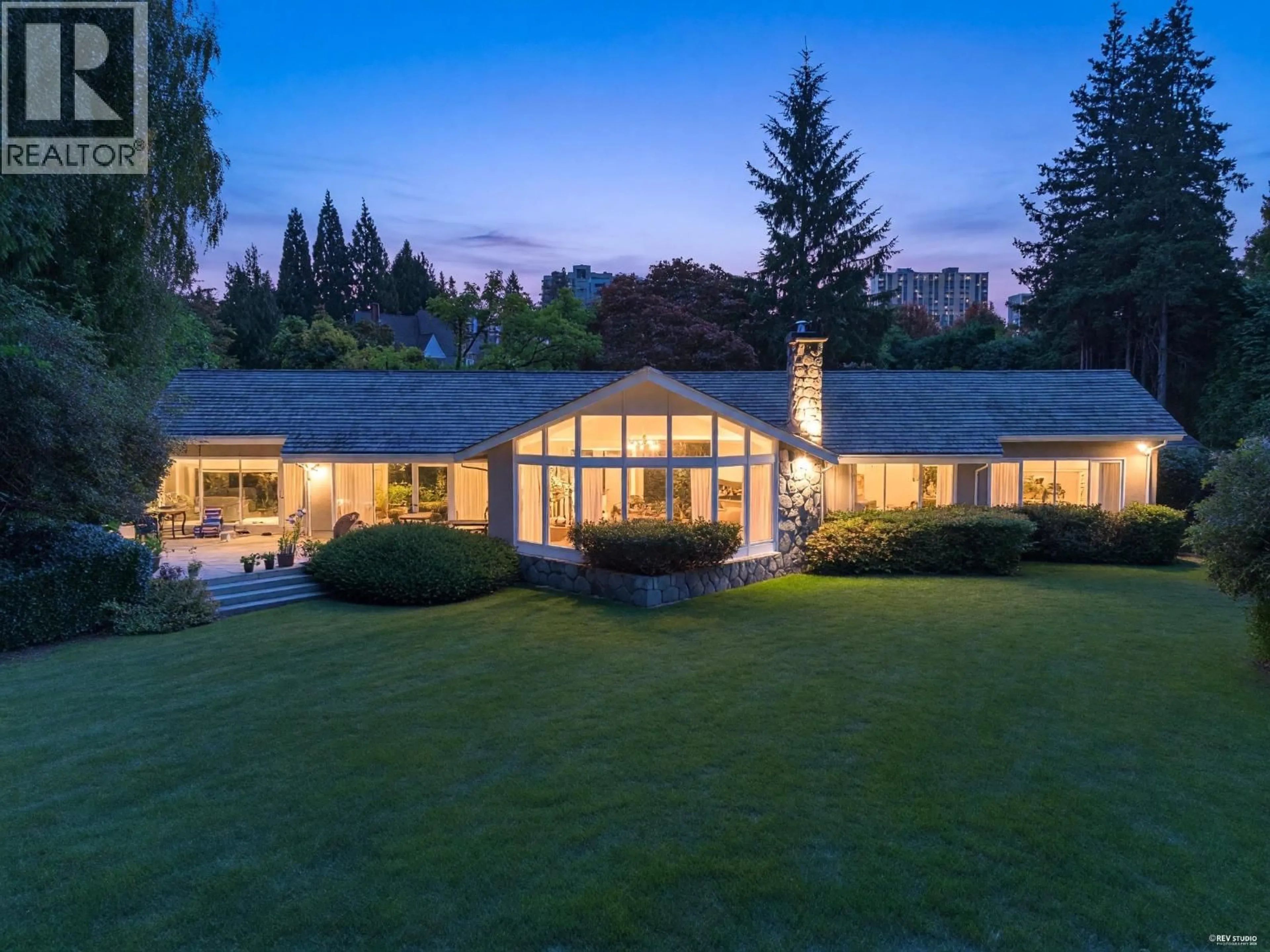 A pic from outside/outdoor area/front of a property/back of a property/a pic from drone, mountain view for 5985 NEWTON WYND, Vancouver British Columbia V6T1H8