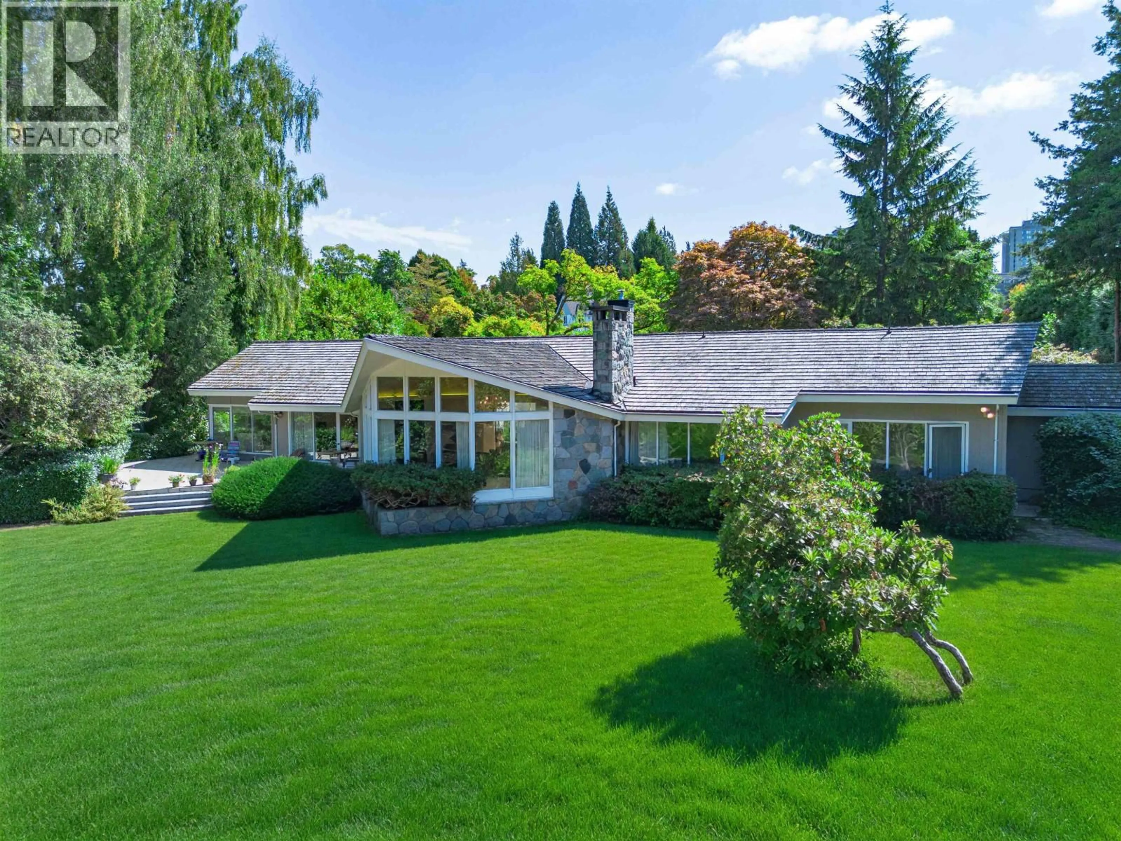 A pic from outside/outdoor area/front of a property/back of a property/a pic from drone, unknown for 5985 NEWTON WYND, Vancouver British Columbia V6T1H8