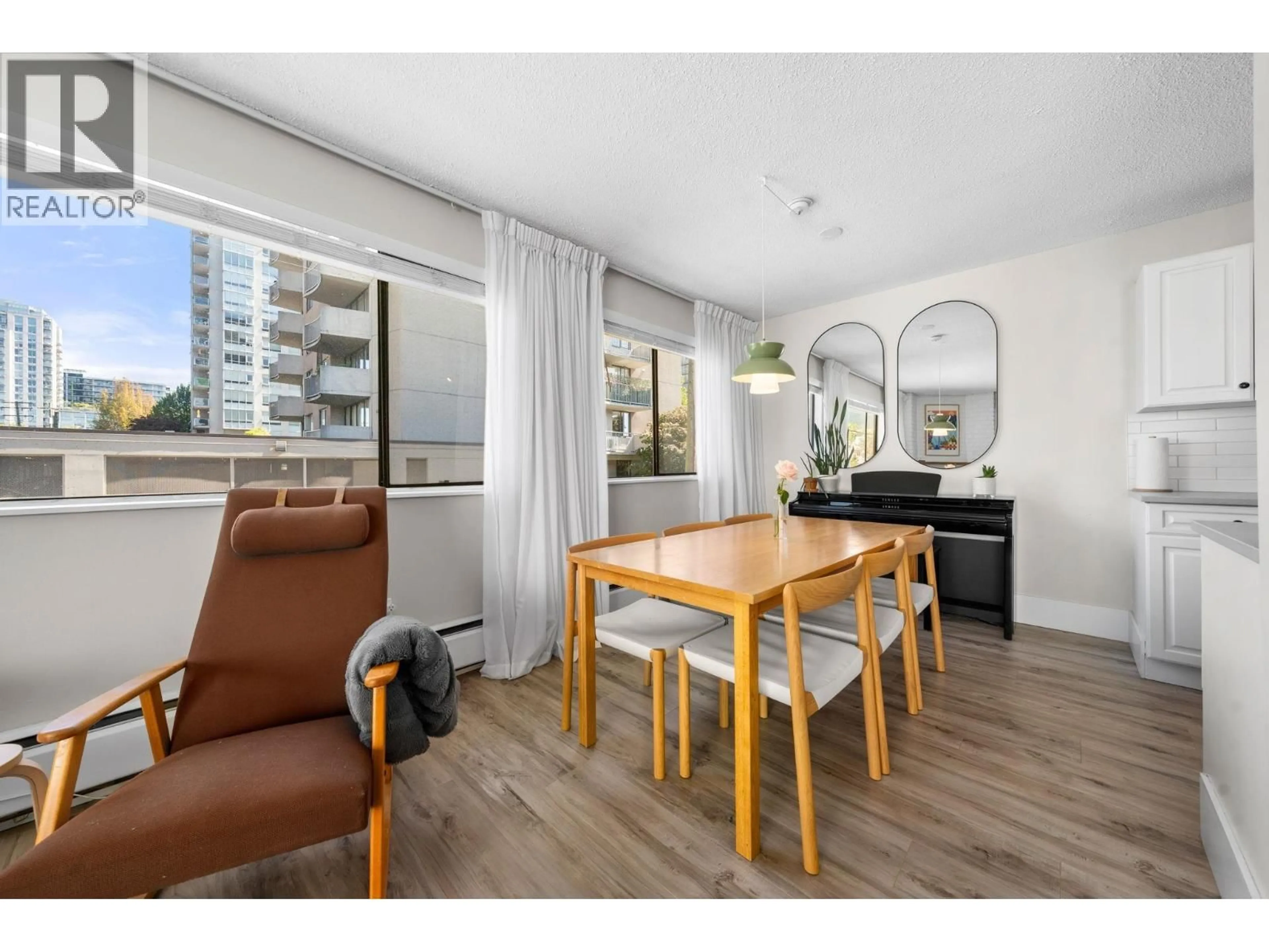 Unknown for 202 - 1610 CHESTERFIELD AVENUE, North Vancouver British Columbia V7M2N7