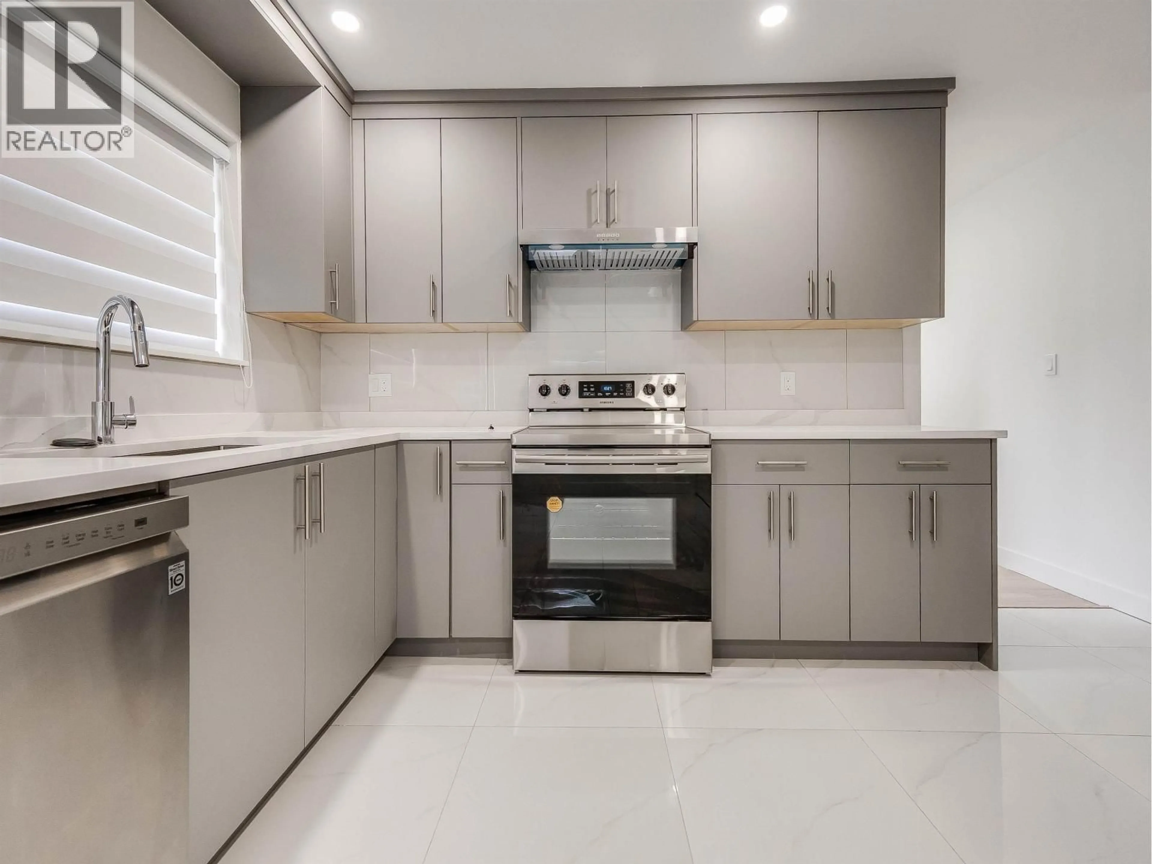 Standard kitchen, ceramic/tile floor for 22793 REID AVENUE, Maple Ridge British Columbia V3W4E8