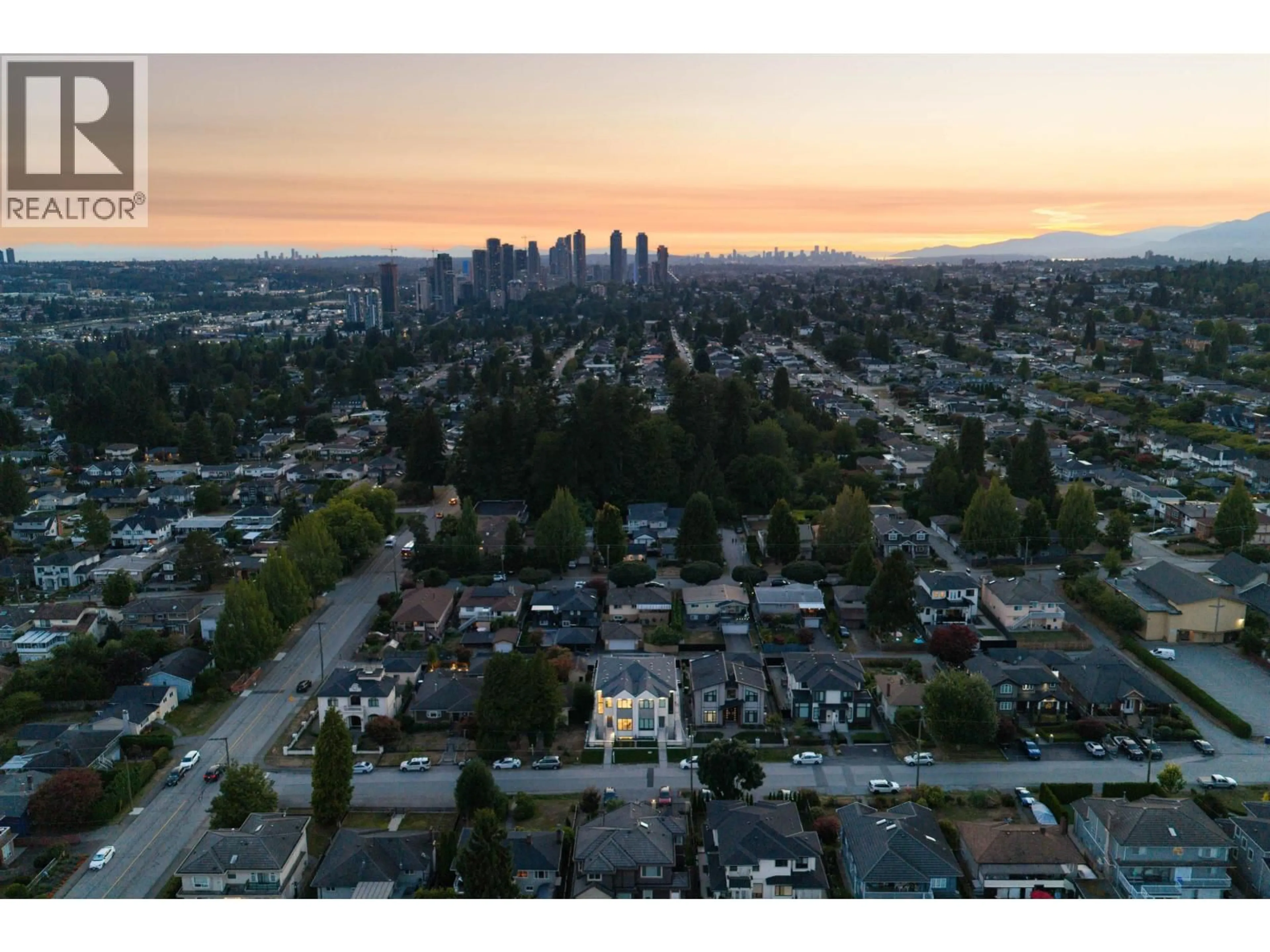 A pic from outside/outdoor area/front of a property/back of a property/a pic from drone, city buildings view from balcony for 2 - 1735 BLAINE AVENUE, Burnaby British Columbia V5A2L9