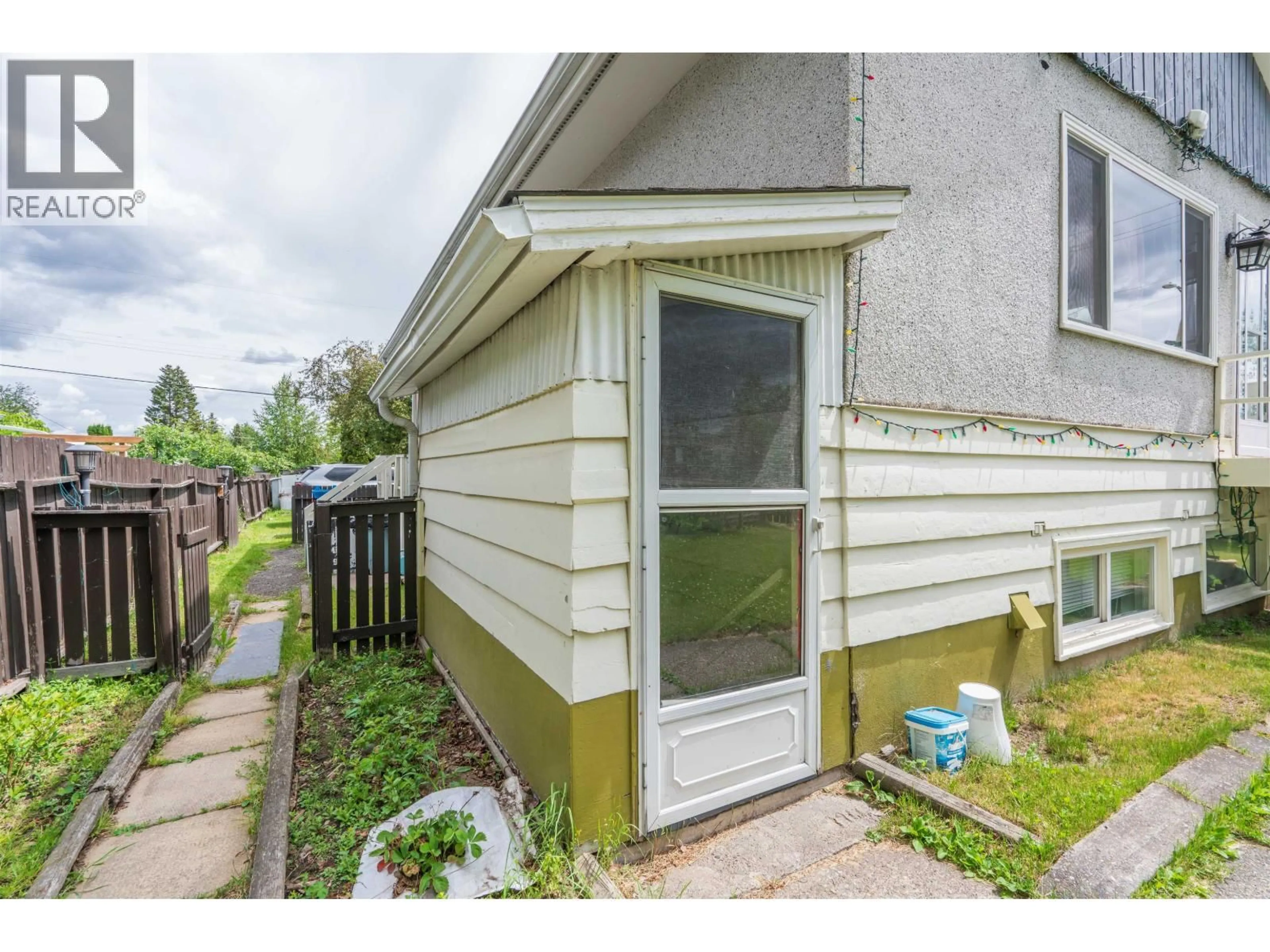 Unknown for 990 GILLETT STREET, Prince George British Columbia V2M2T9