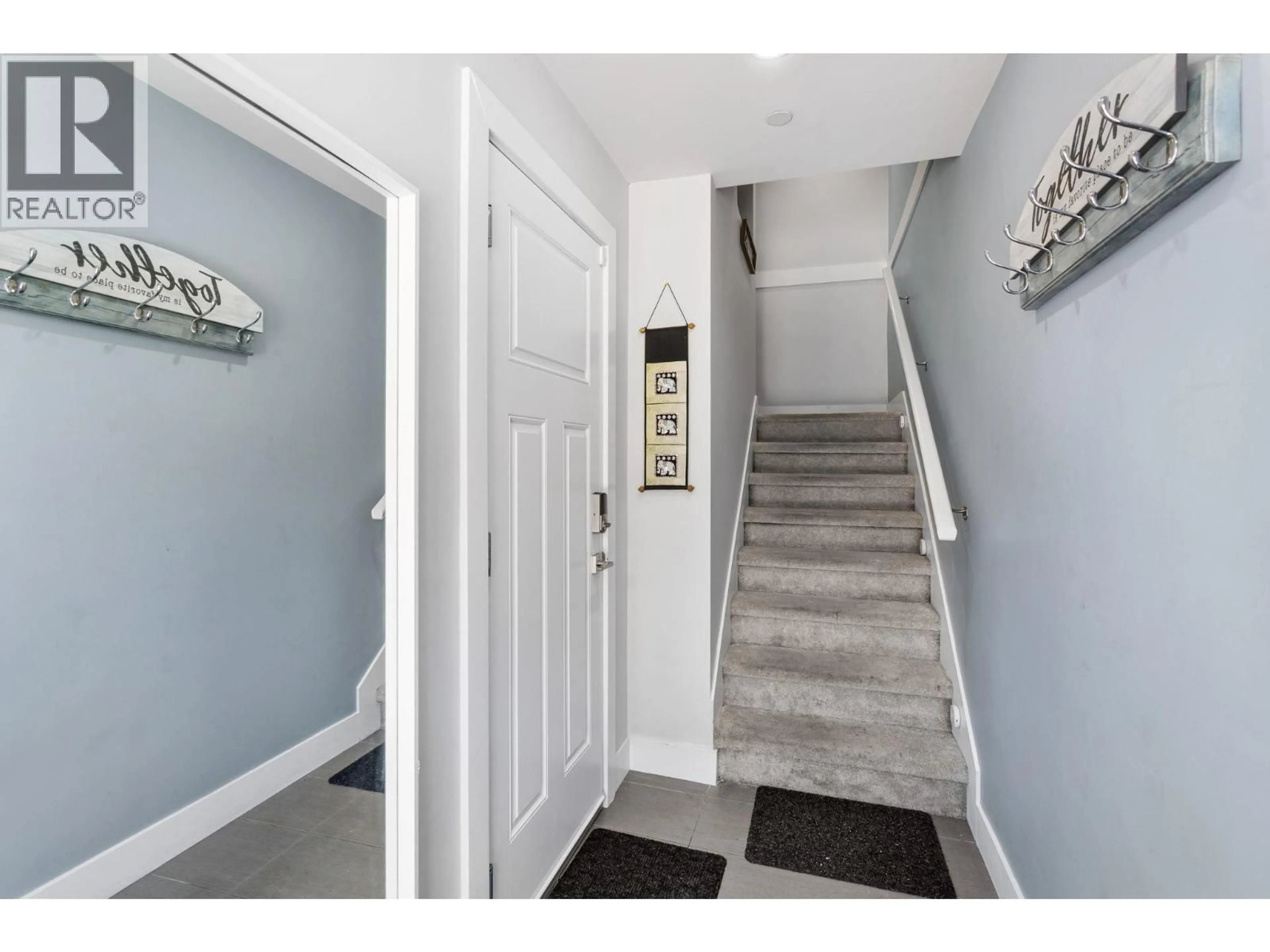 Indoor entryway for 4 - 188 WOOD STREET, New Westminster British Columbia V3M0H6
