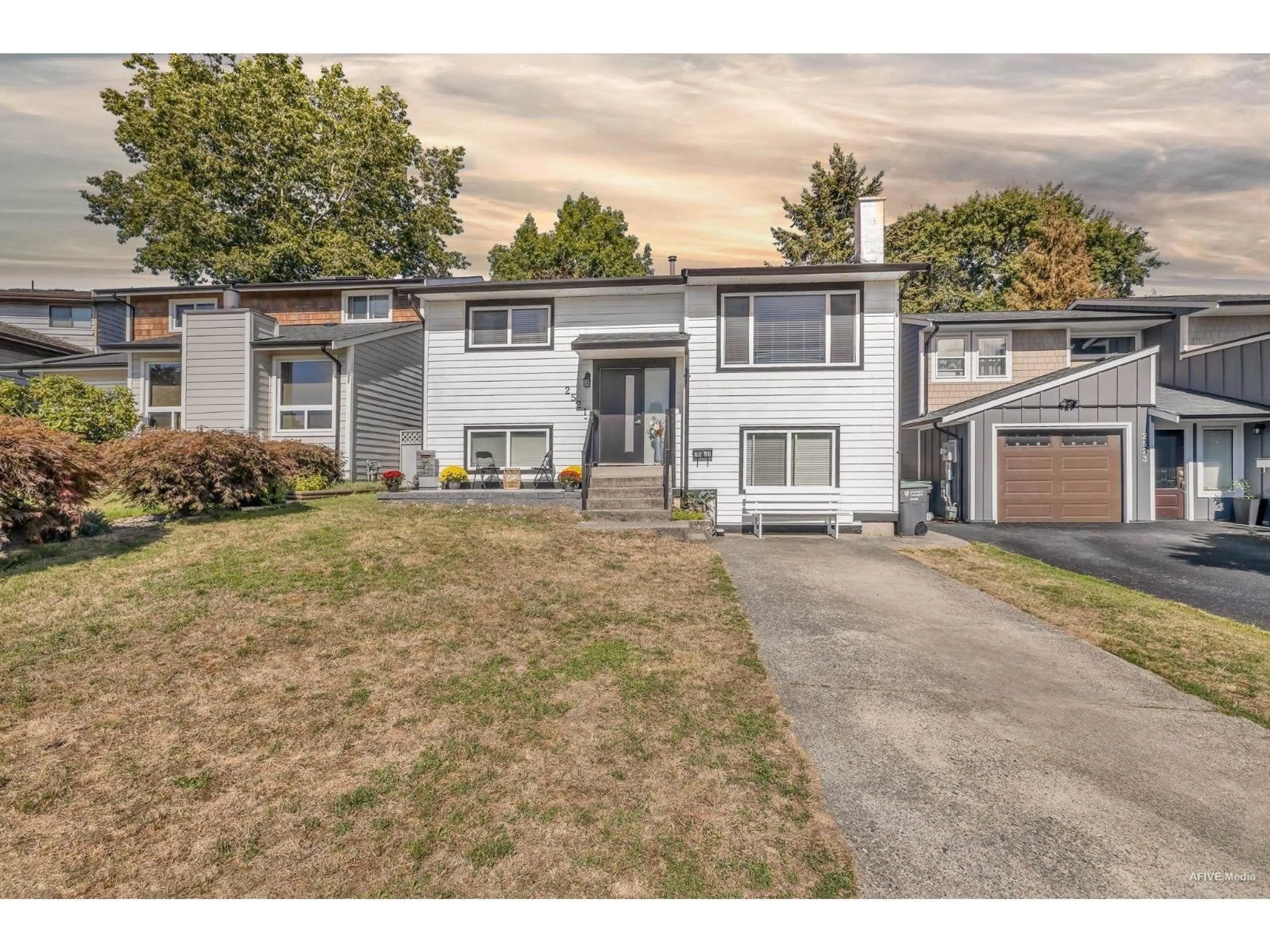 Home with vinyl exterior material, street for 2521 WILDING CRESCENT, Langley British Columbia V2Y1C8