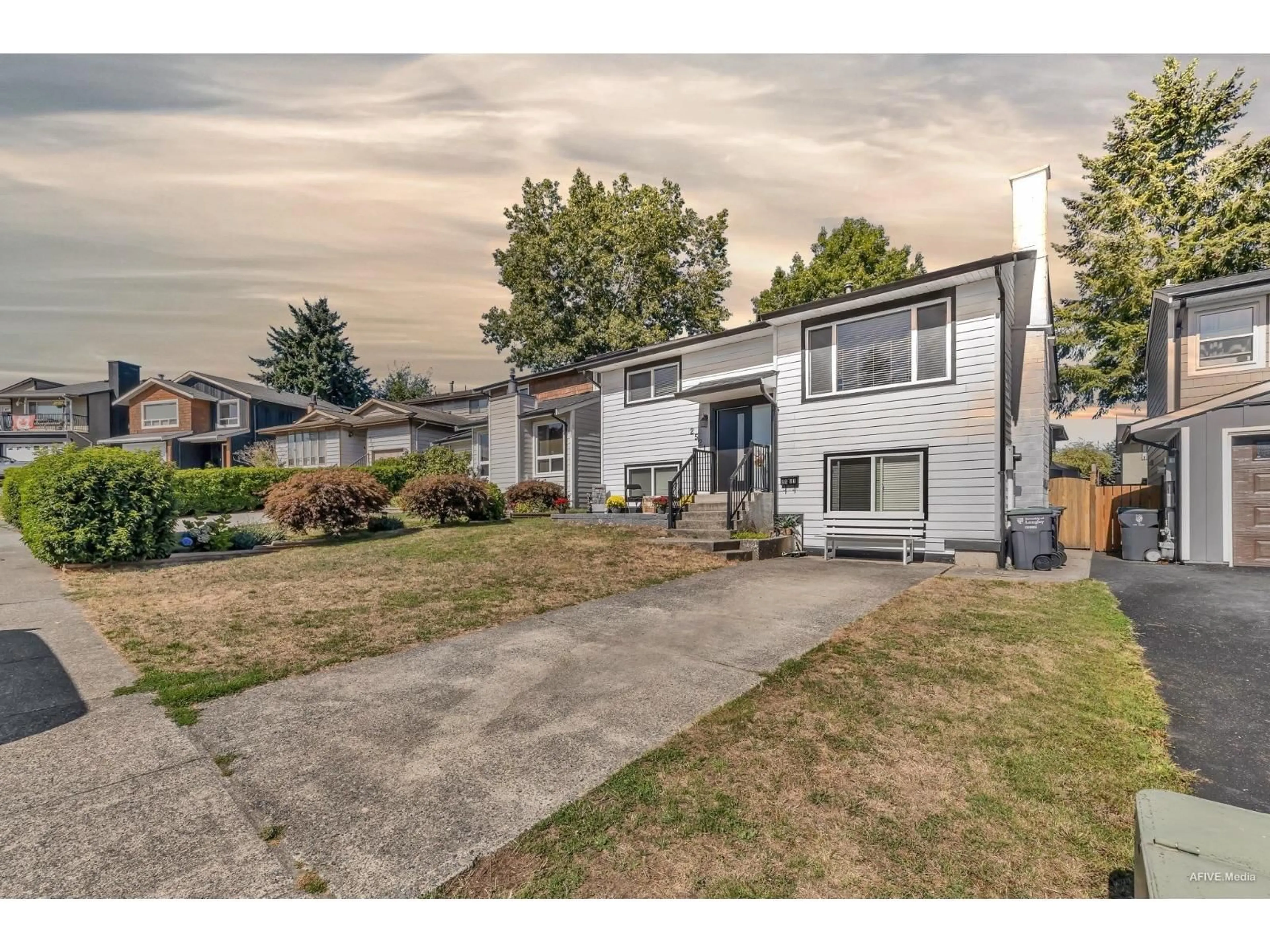 Home with vinyl exterior material, street for 2521 WILDING CRESCENT, Langley British Columbia V2Y1C8