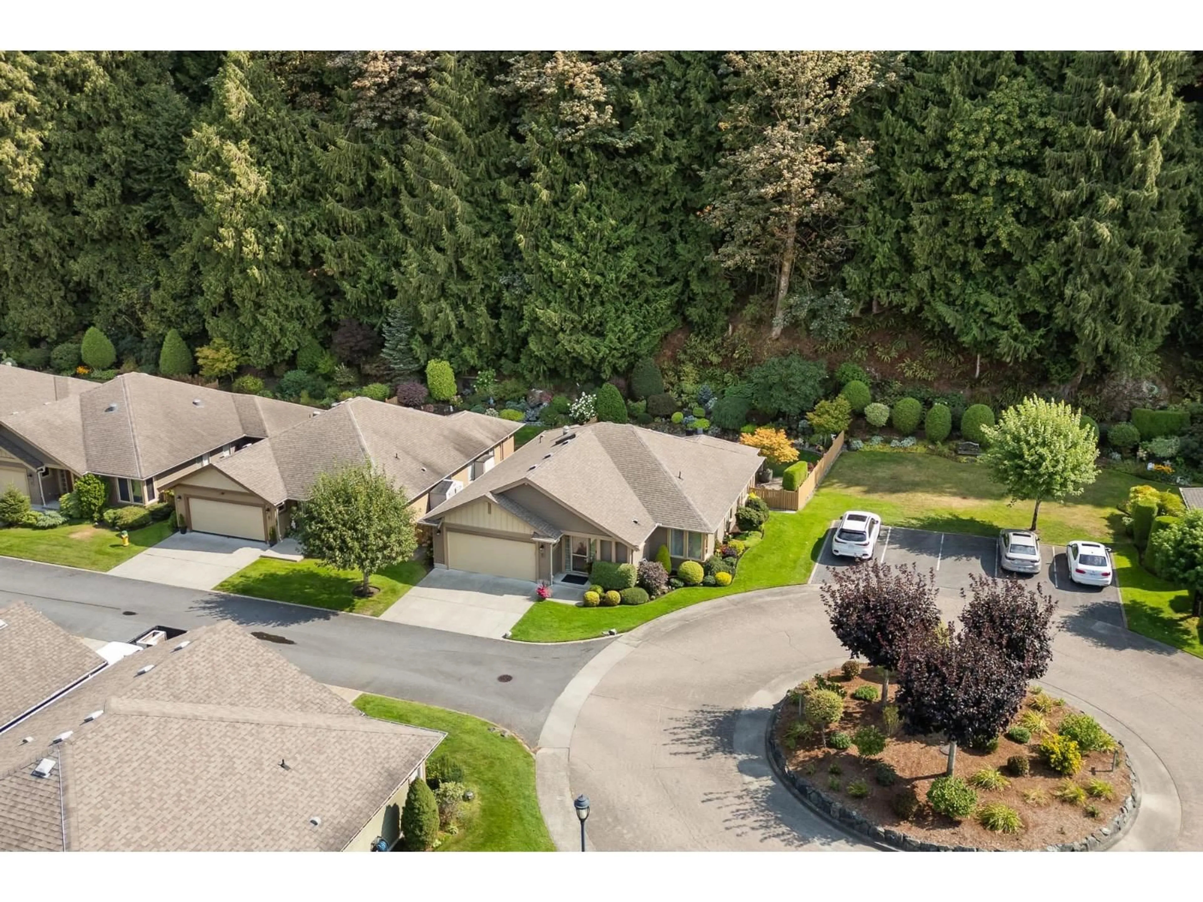 A pic from outside/outdoor area/front of a property/back of a property/a pic from drone, street for 140 - 46000 THOMAS ROAD, Chilliwack British Columbia V2R5W6