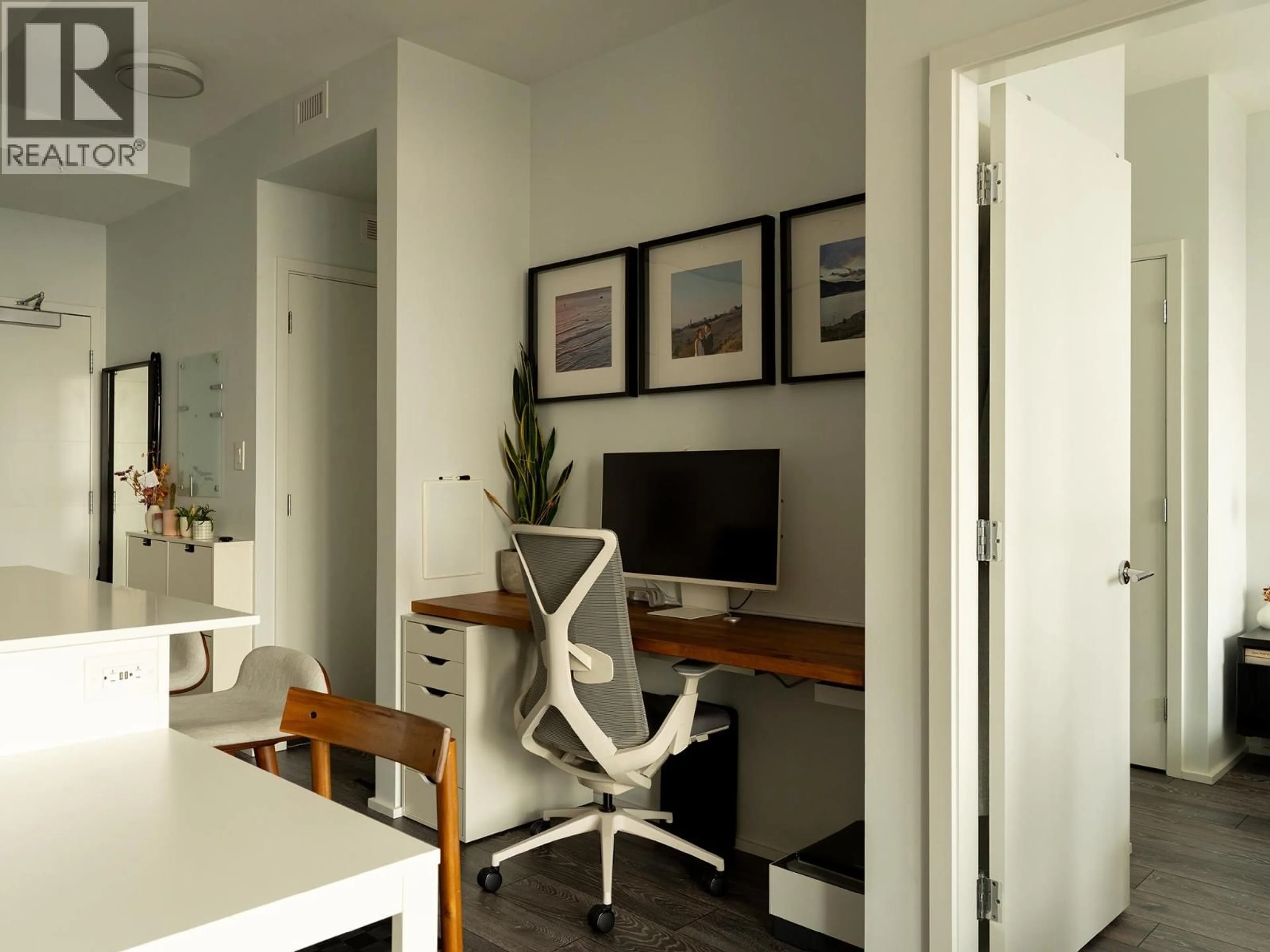 A pic of a room for 3803 - 4510 HALIFAX WAY, Burnaby British Columbia V5C0K4