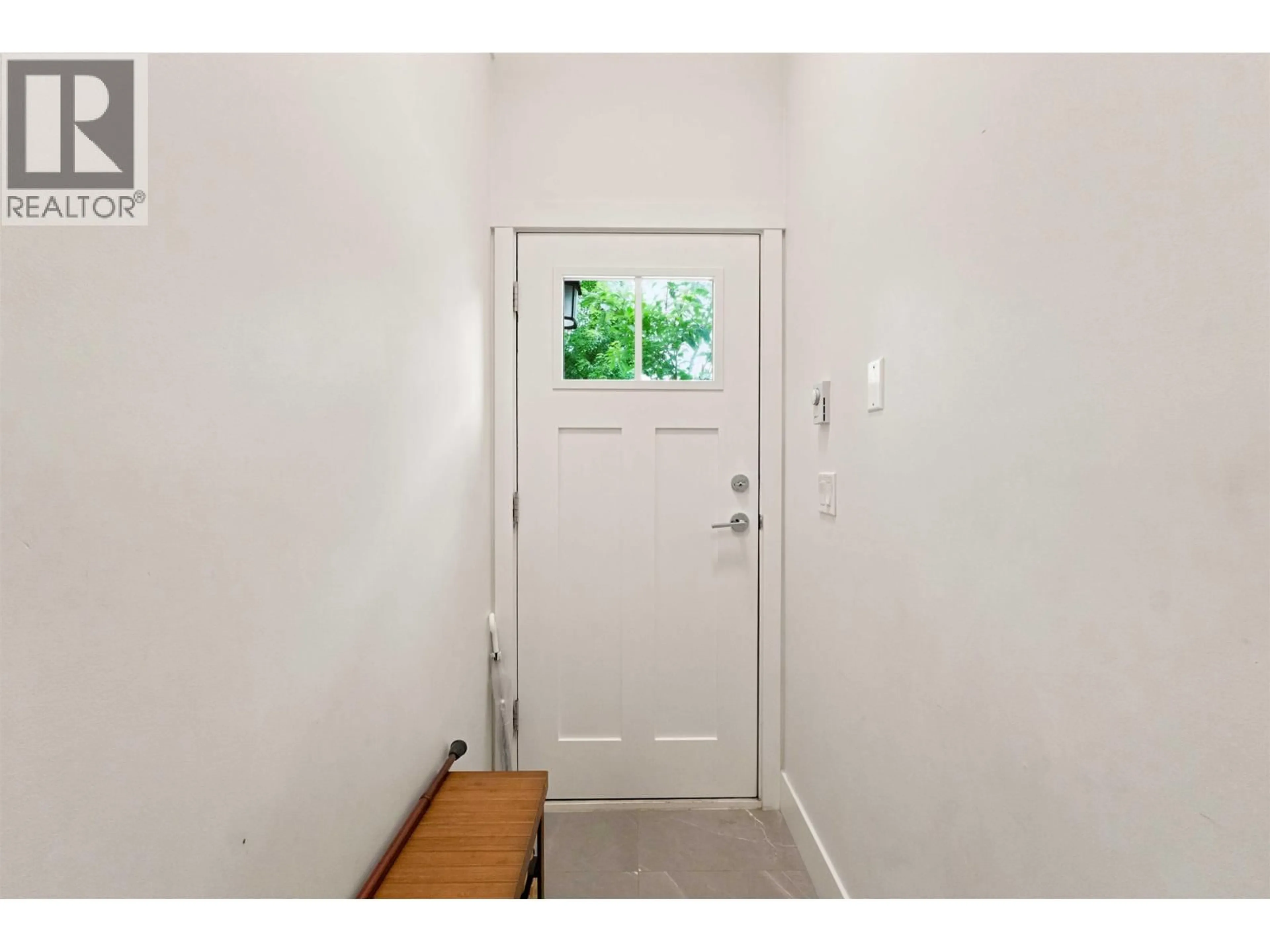Indoor entryway for 38 - 24076 112 AVENUE, Maple Ridge British Columbia V2W0K2