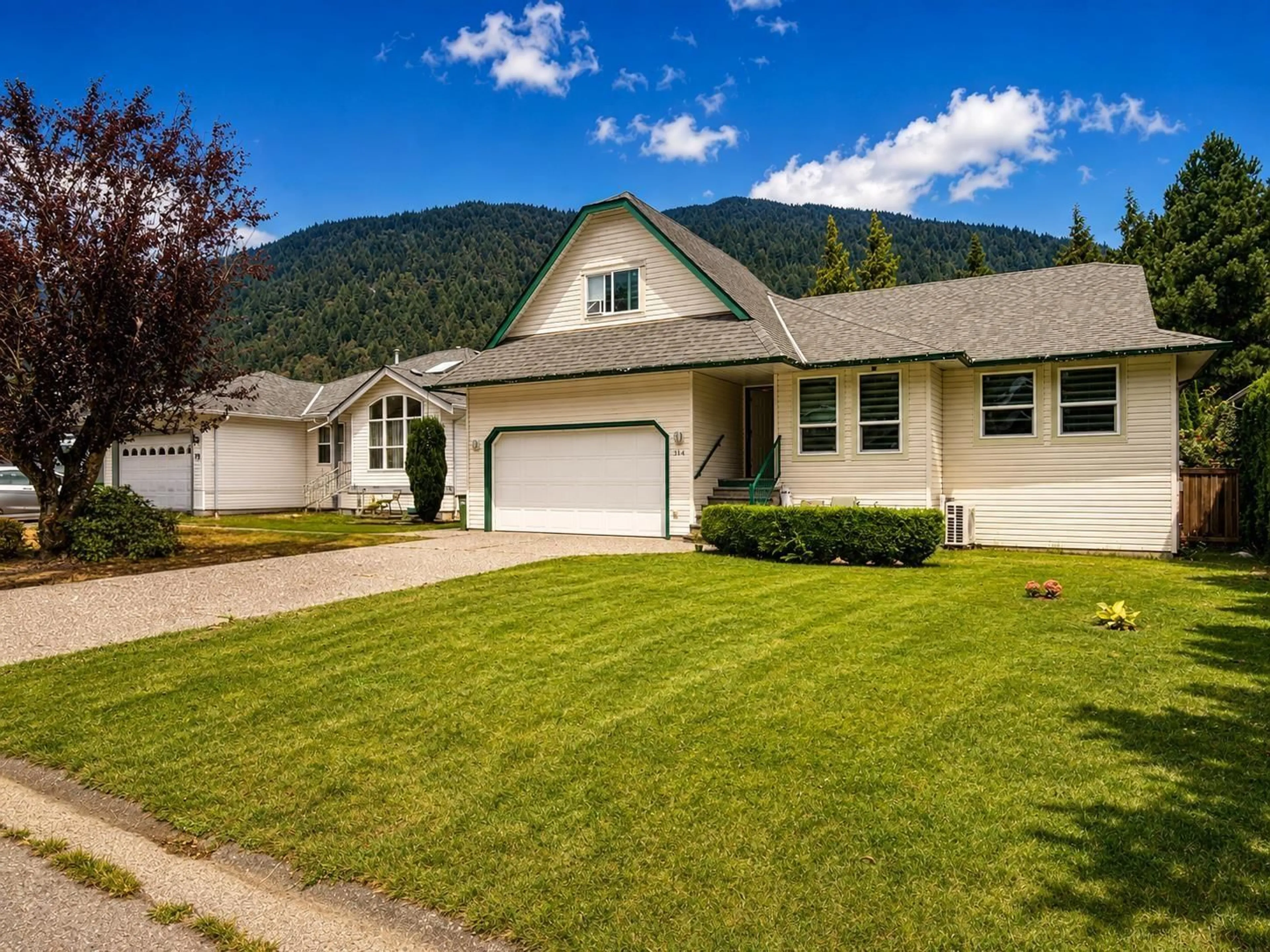 Home with vinyl exterior material, mountain view for 314 MIAMI RIVER DRIVE, Harrison Hot Springs British Columbia V0M1K0