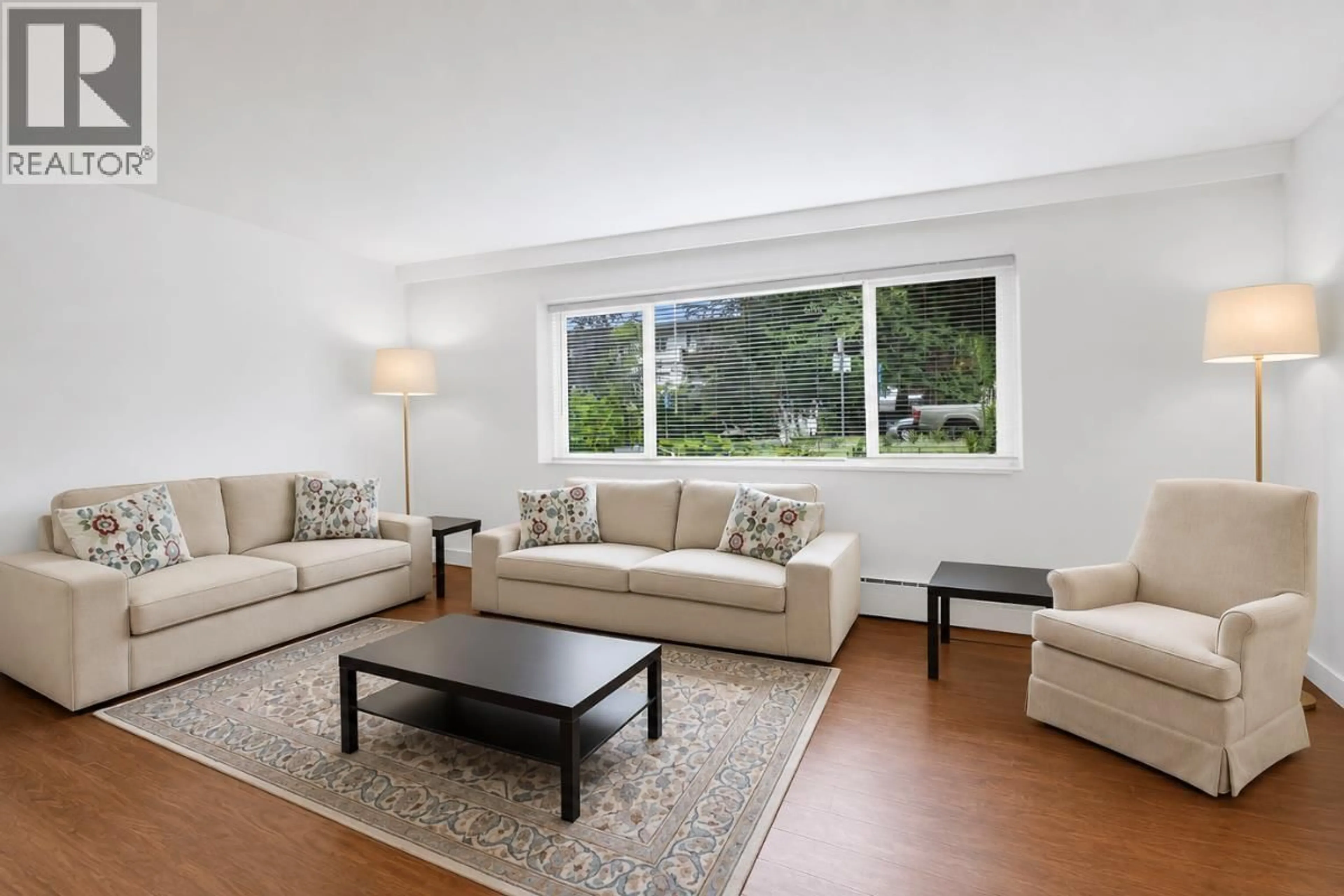Living room with furniture, unknown for 1 - 1420 CHESTERFIELD AVENUE, North Vancouver British Columbia V7M2N4