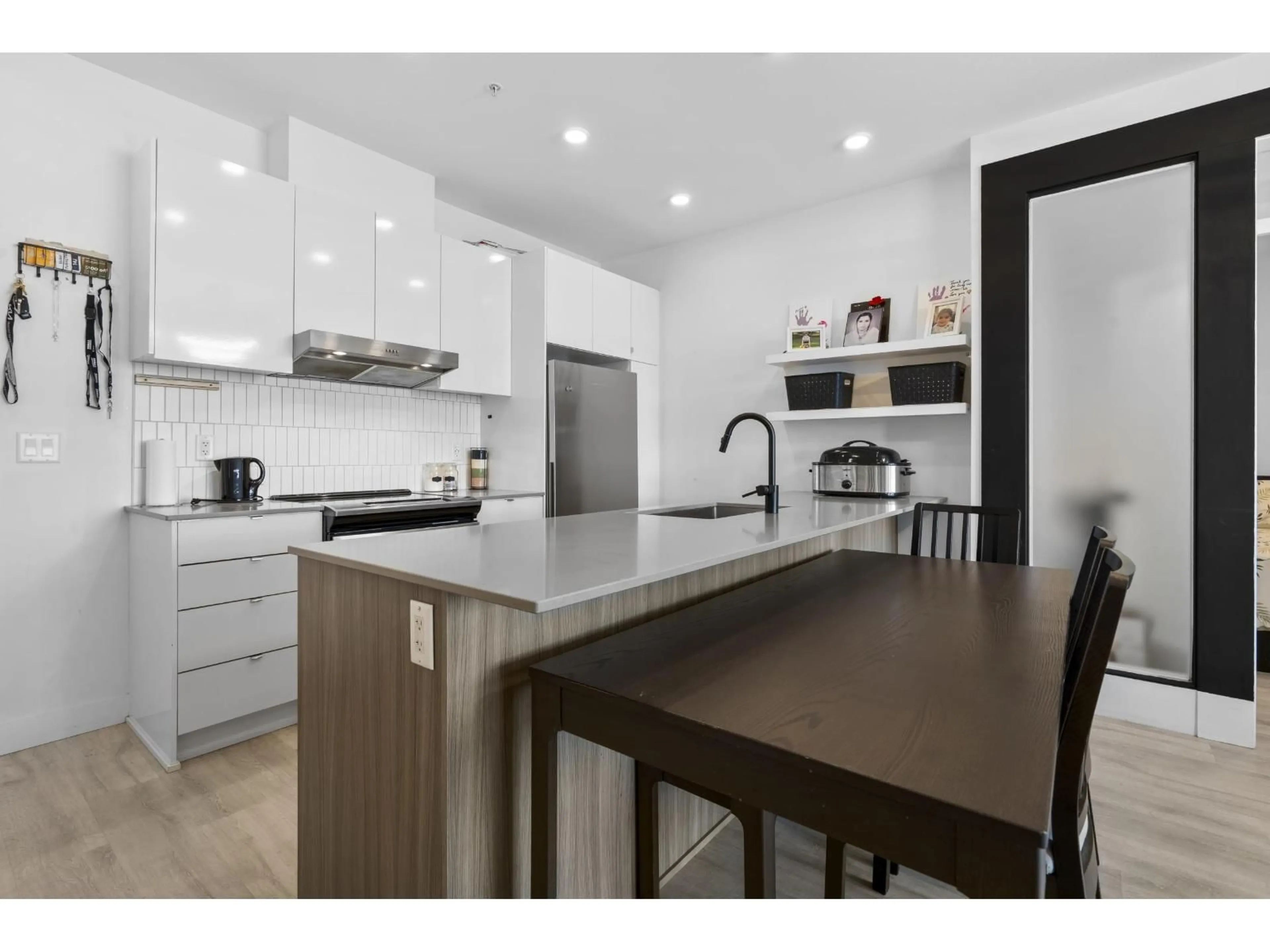Open concept kitchen, unknown for 610 - 32828 LANDEAU PLACE, Abbotsford British Columbia V2S6S6