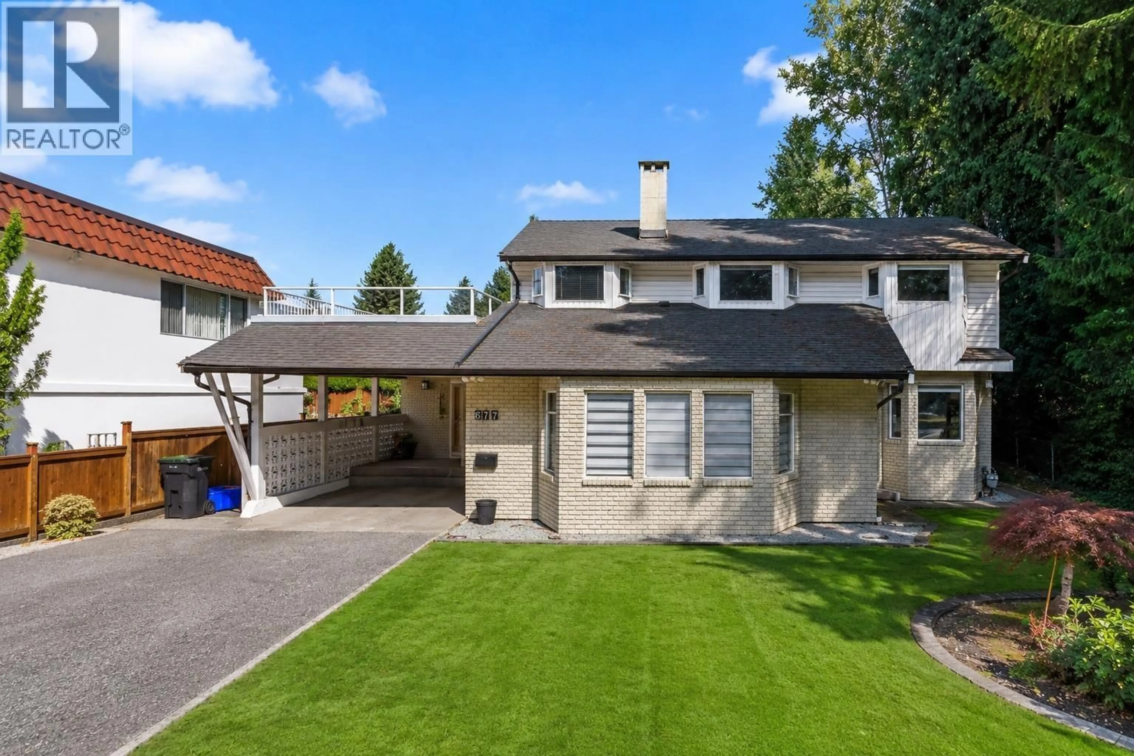 A pic from outside/outdoor area/front of a property/back of a property/a pic from drone, street for 677 GATENSBURY STREET, Coquitlam British Columbia V3J5G9