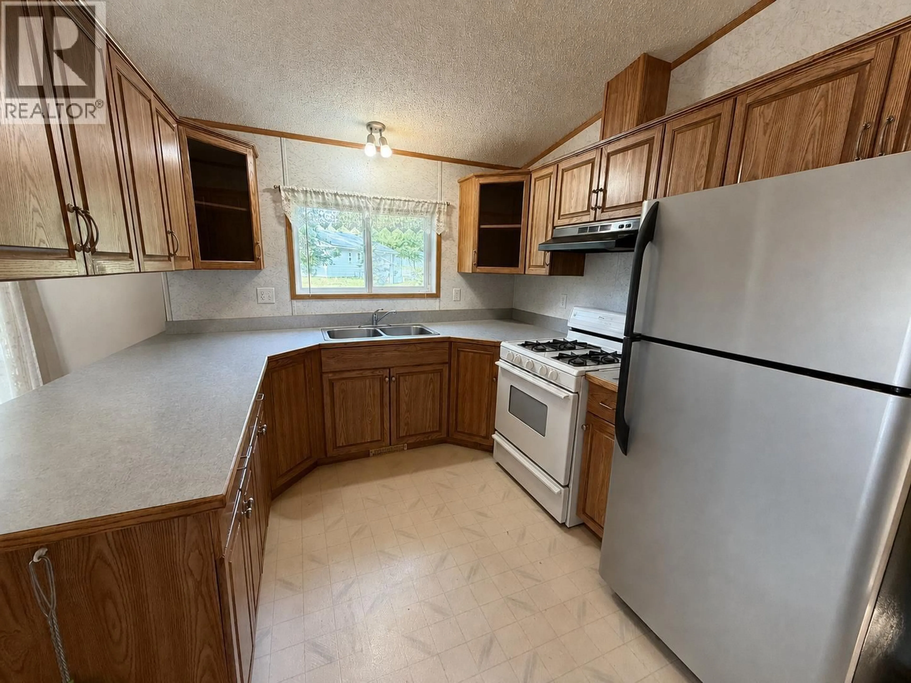 Standard kitchen, unknown for 4580 CANIM HENDRIX ROAD, 100 Mile House British Columbia V0K1M0