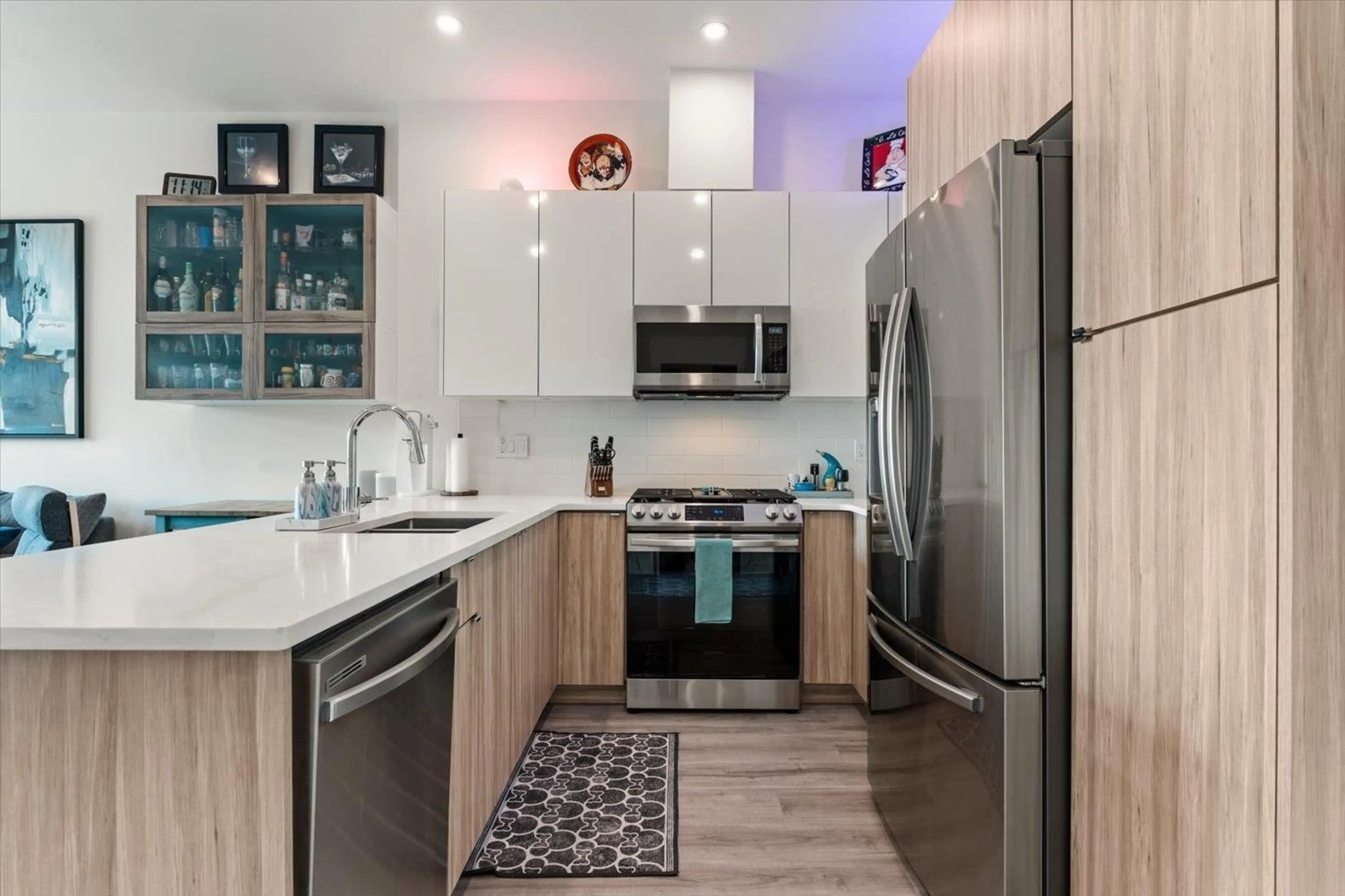Contemporary kitchen, unknown for 603 - 2649 JAMES STREET, Abbotsford British Columbia V2T3L6