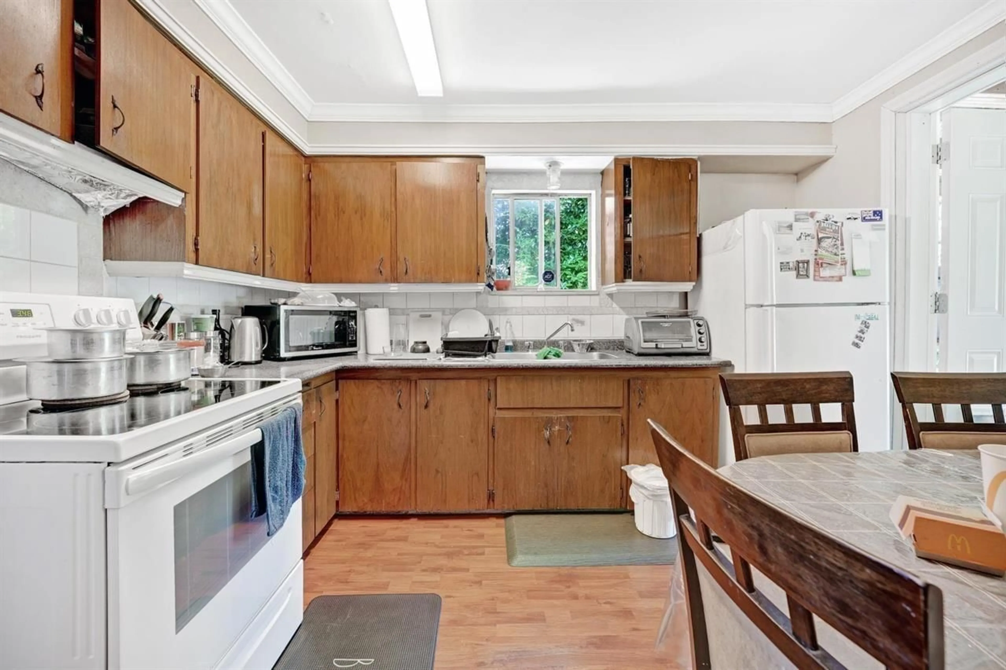 Standard kitchen, unknown for 10886 132A STREET, Surrey British Columbia V3T3Y4