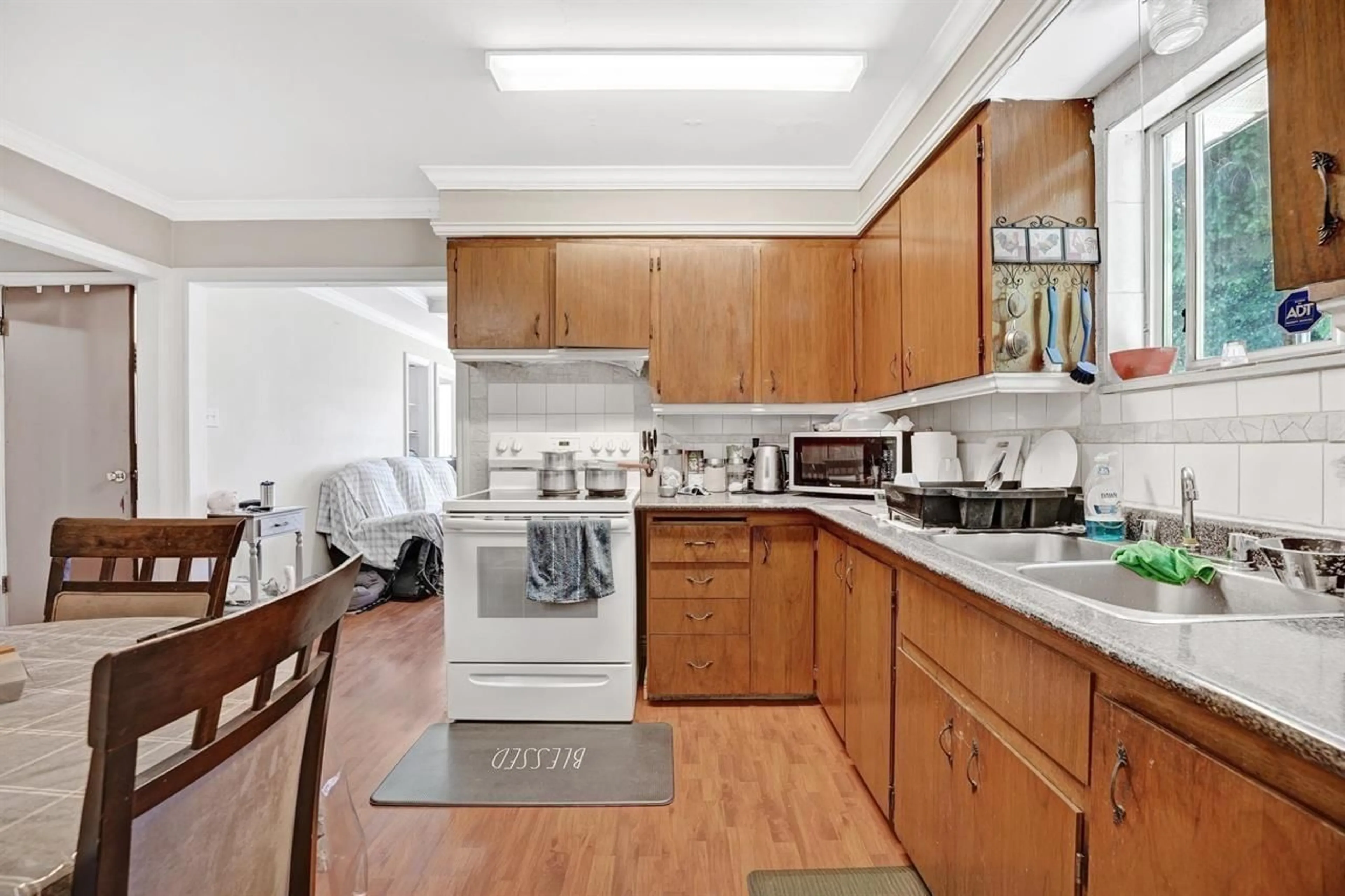 Standard kitchen, unknown for 10886 132A STREET, Surrey British Columbia V3T3Y4
