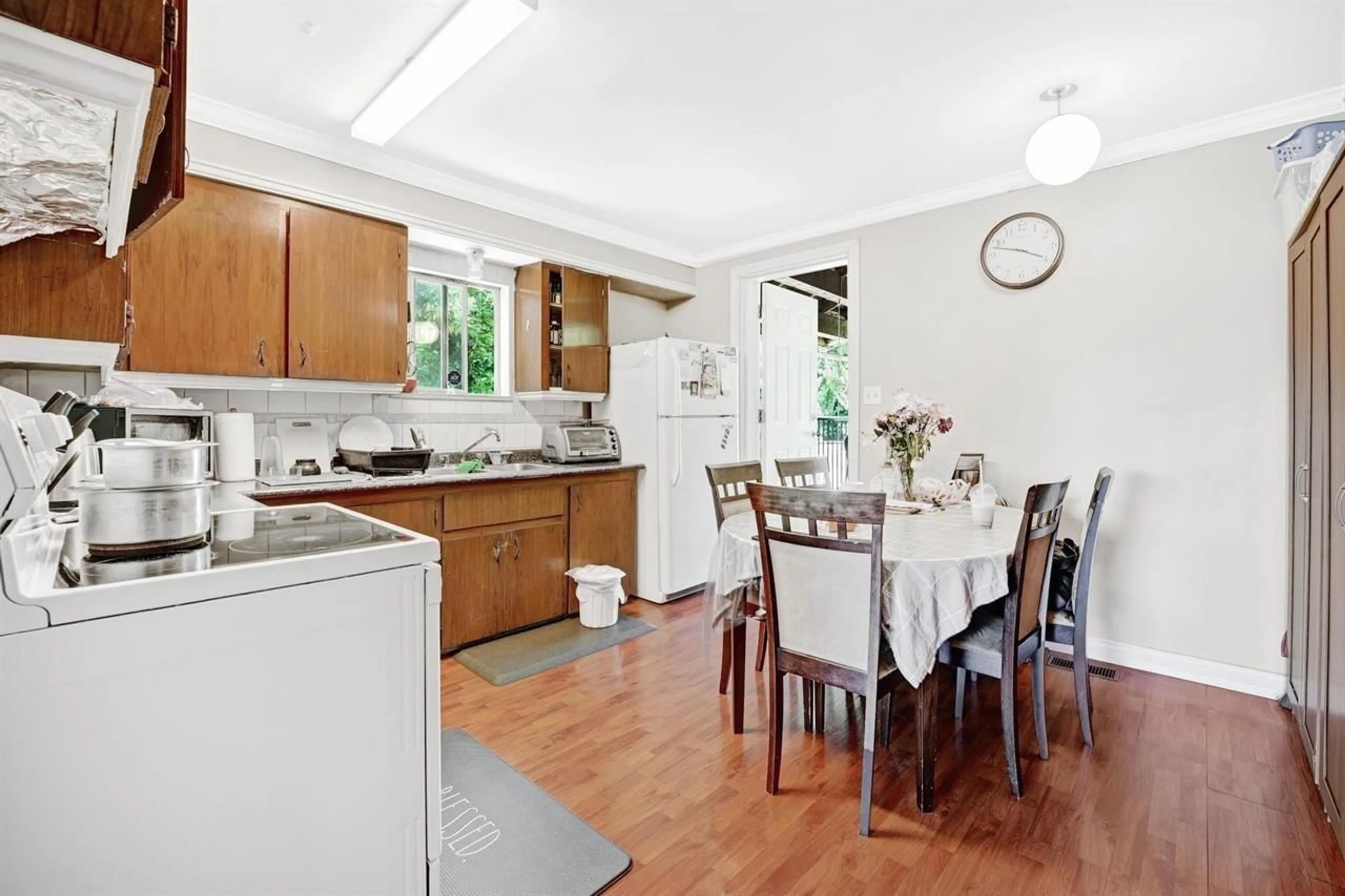 Standard kitchen, unknown for 10886 132A STREET, Surrey British Columbia V3T3Y4