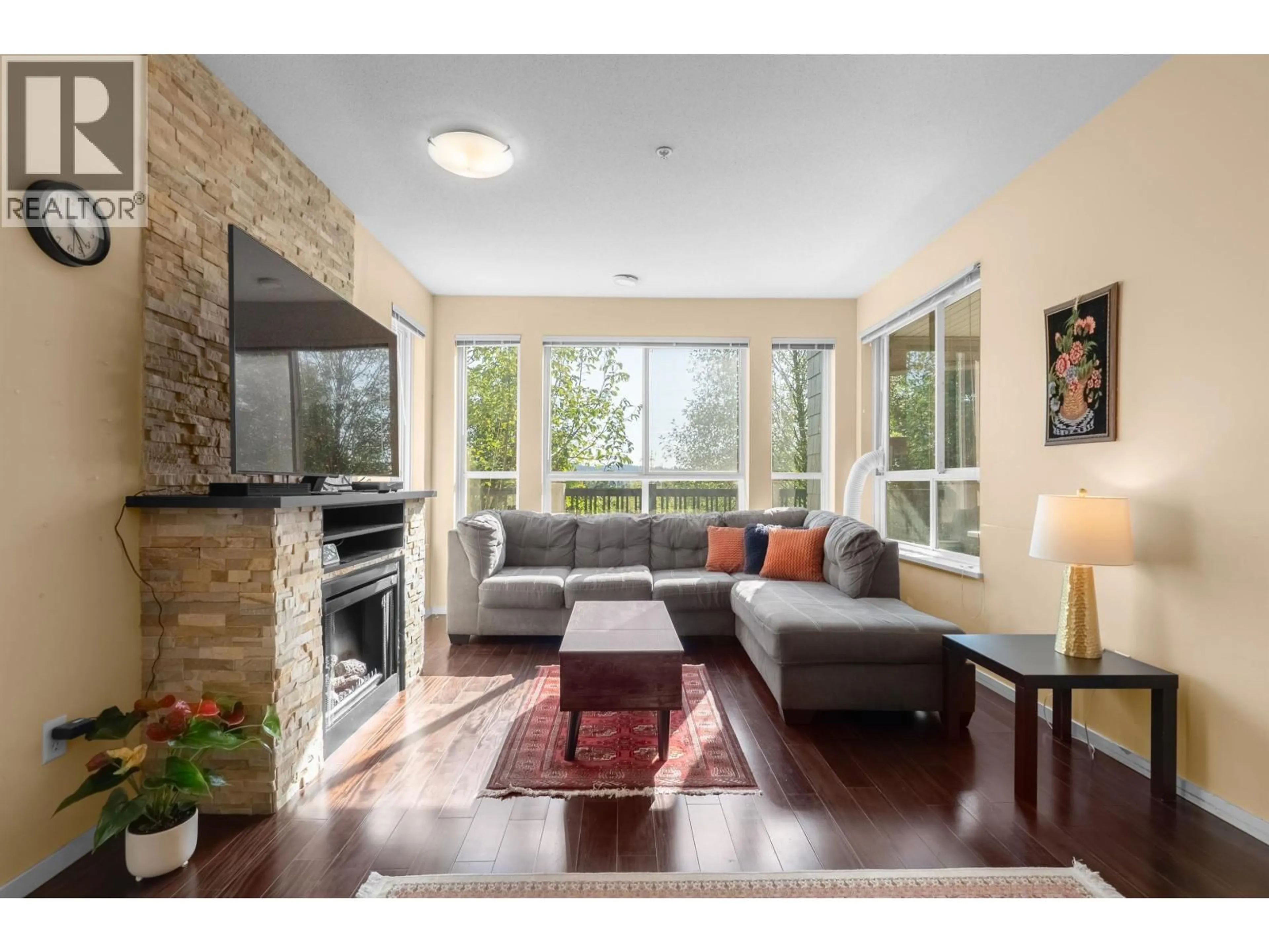 Living room with furniture, wood/laminate floor for 105 - 3050 DAYANEE SPRINGS BOULEVARD, Coquitlam British Columbia V3E0A2