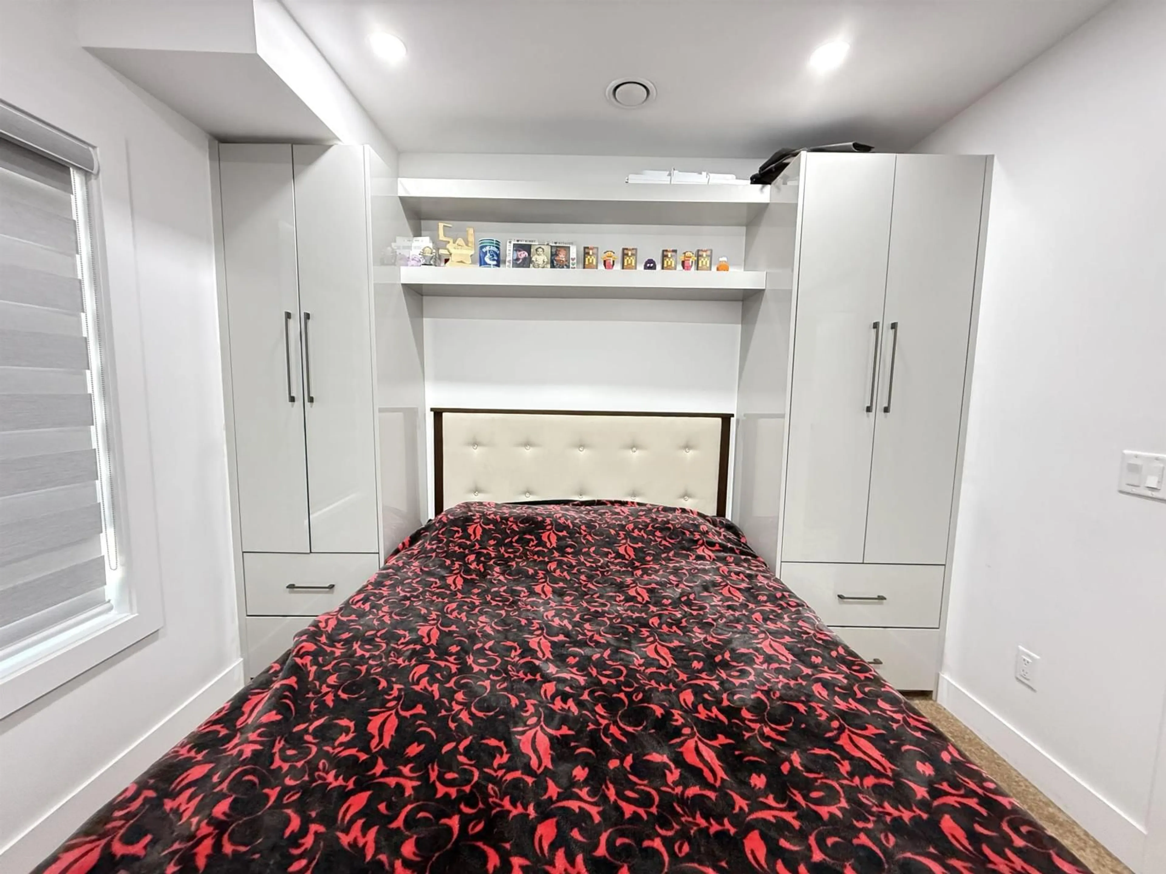 Bedroom with bed, carpet floor for 1148 176 STREET, Surrey British Columbia V3Z9S5