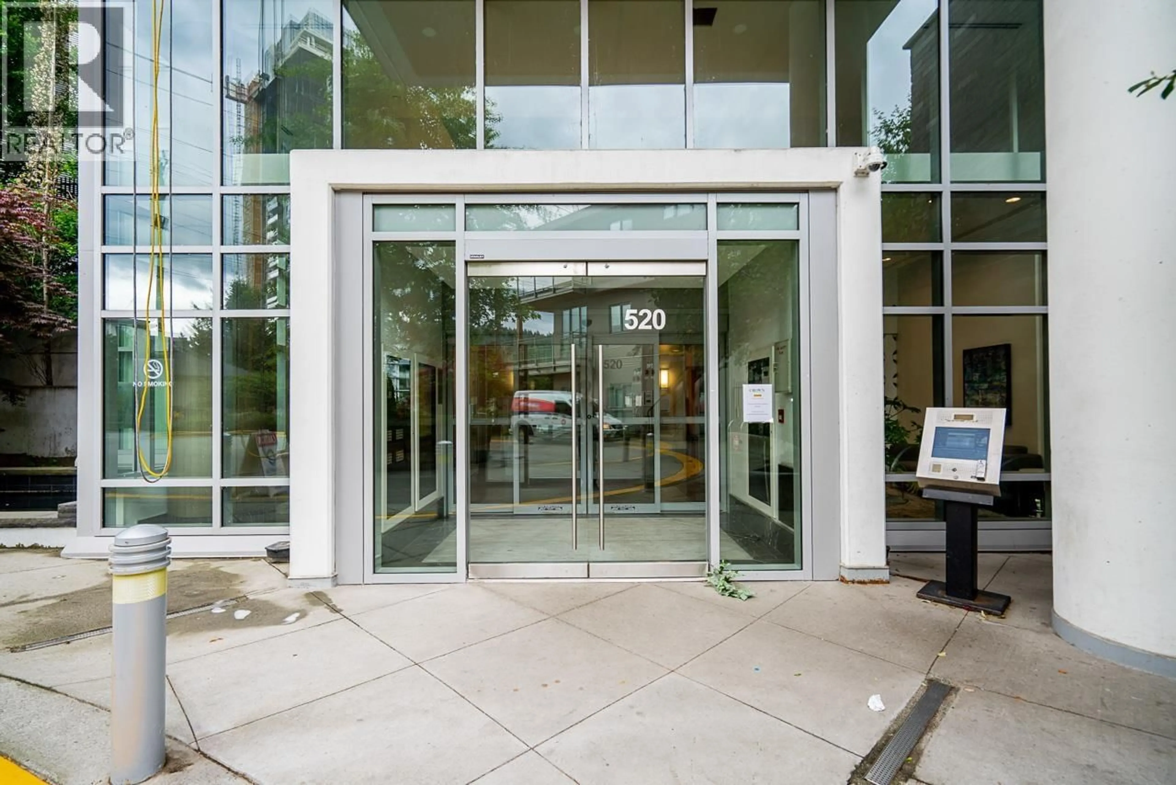 Indoor foyer for 1409 - 520 COMO LAKE AVENUE, Coquitlam British Columbia V3J0E8