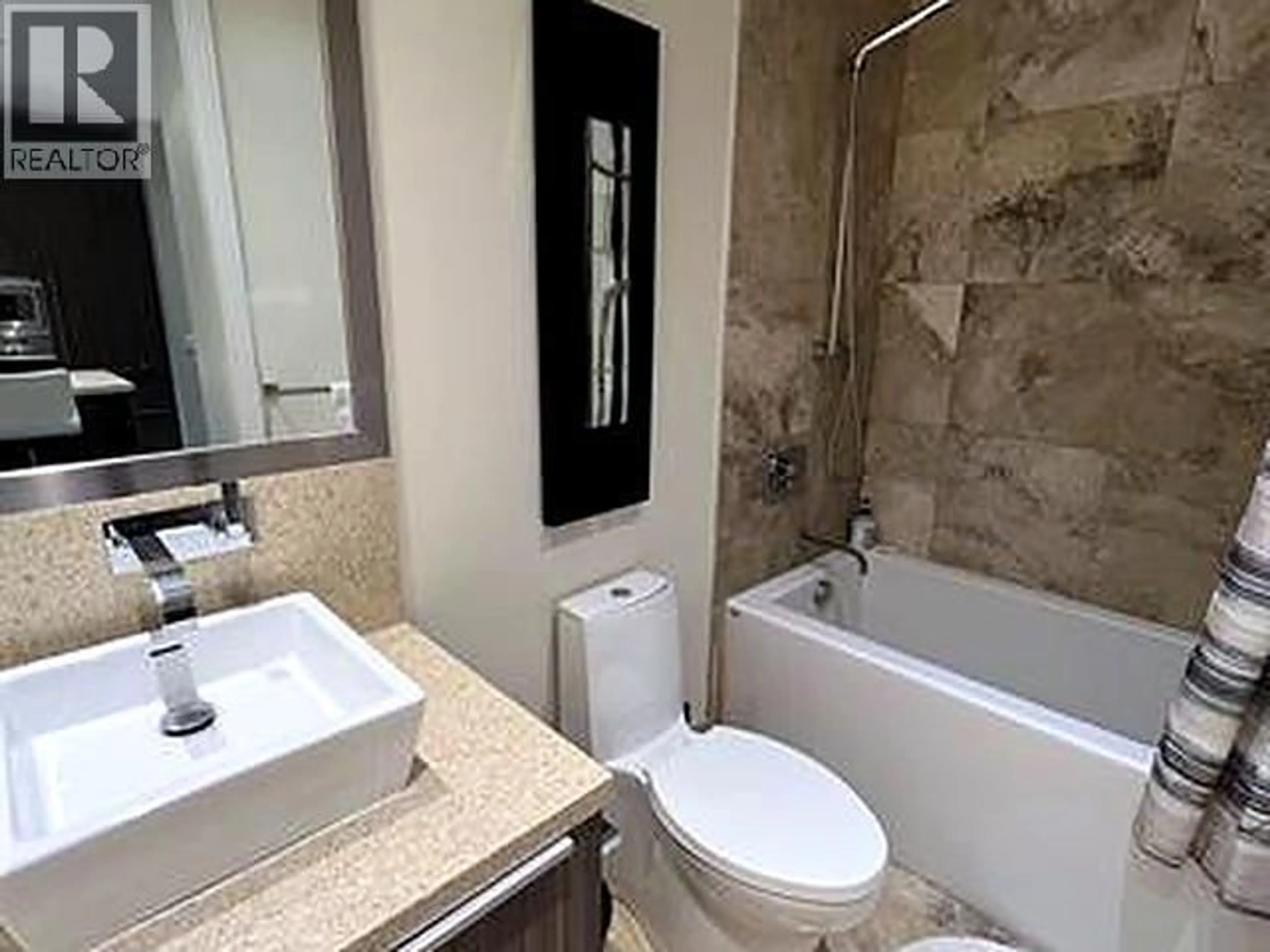 Standard bathroom, ceramic/tile floor for 1618 COLUMBIA STREET, Vancouver British Columbia V5Y0B6