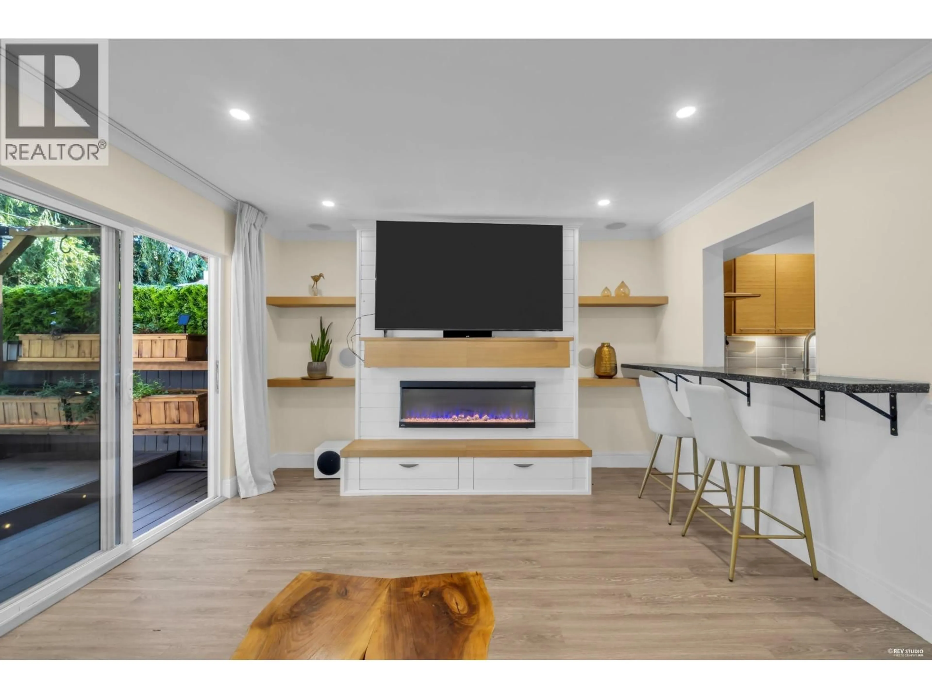 Open concept kitchen, wood/laminate floor for 2624 TRETHEWAY DRIVE, Burnaby British Columbia V5B4R8