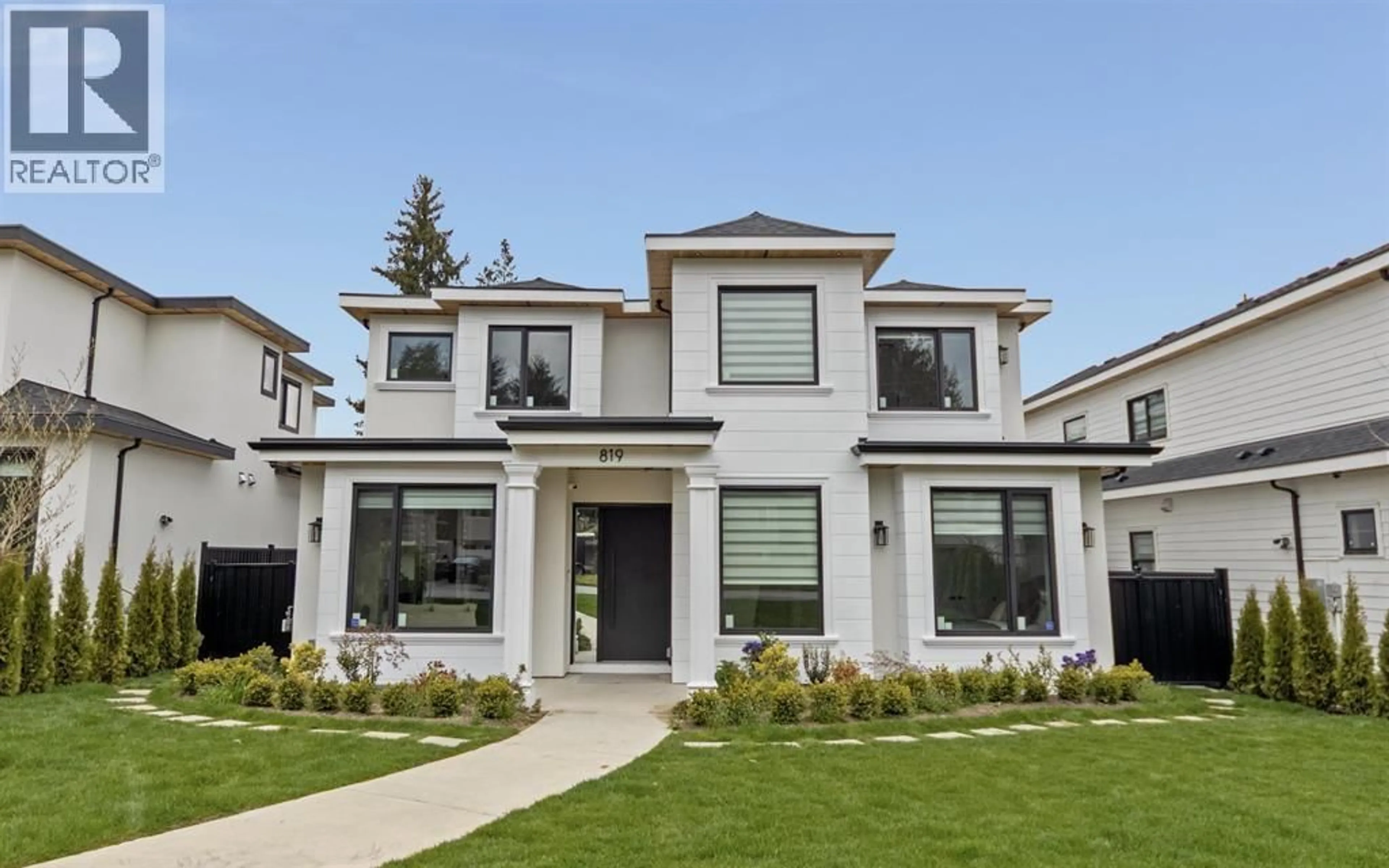Home with vinyl exterior material, street for 819 CORNELL AVENUE, Coquitlam British Columbia V3J2Z3