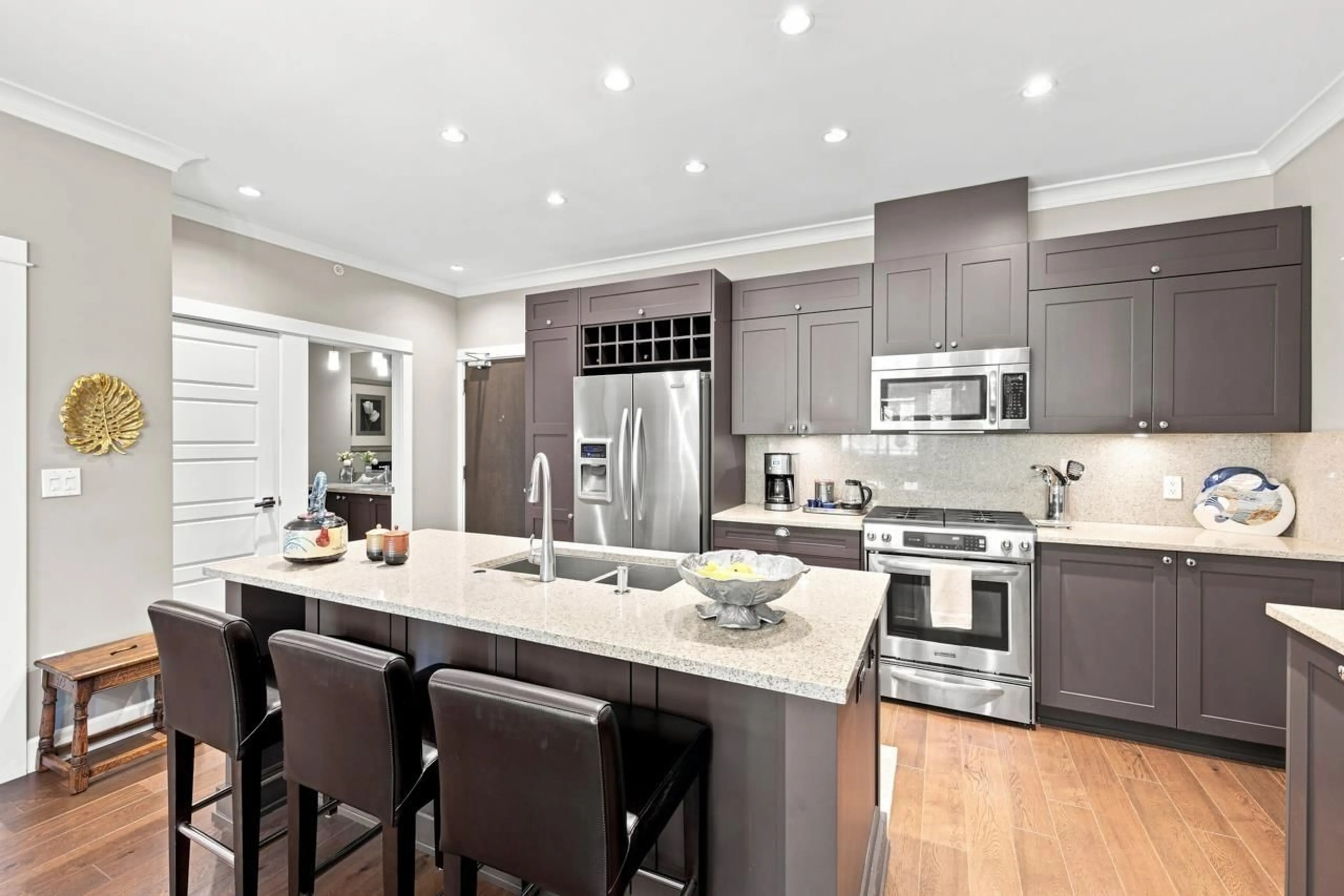 Open concept kitchen, unknown for 307 - 15175 36 AVENUE, Surrey British Columbia V3Z4R3