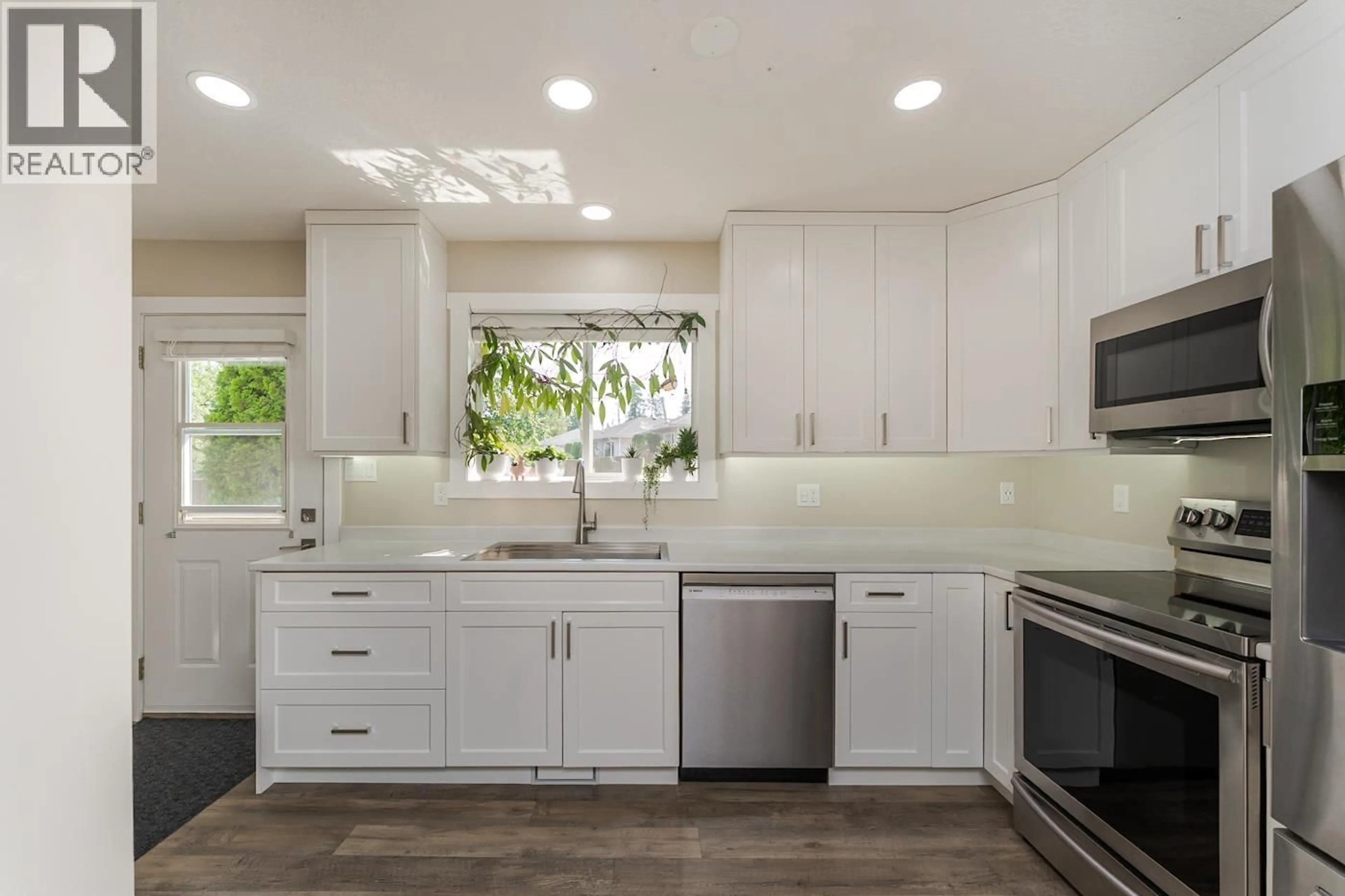 Contemporary kitchen, ceramic/tile floor for 6128 BERGER PLACE, Prince George British Columbia V2K4J3
