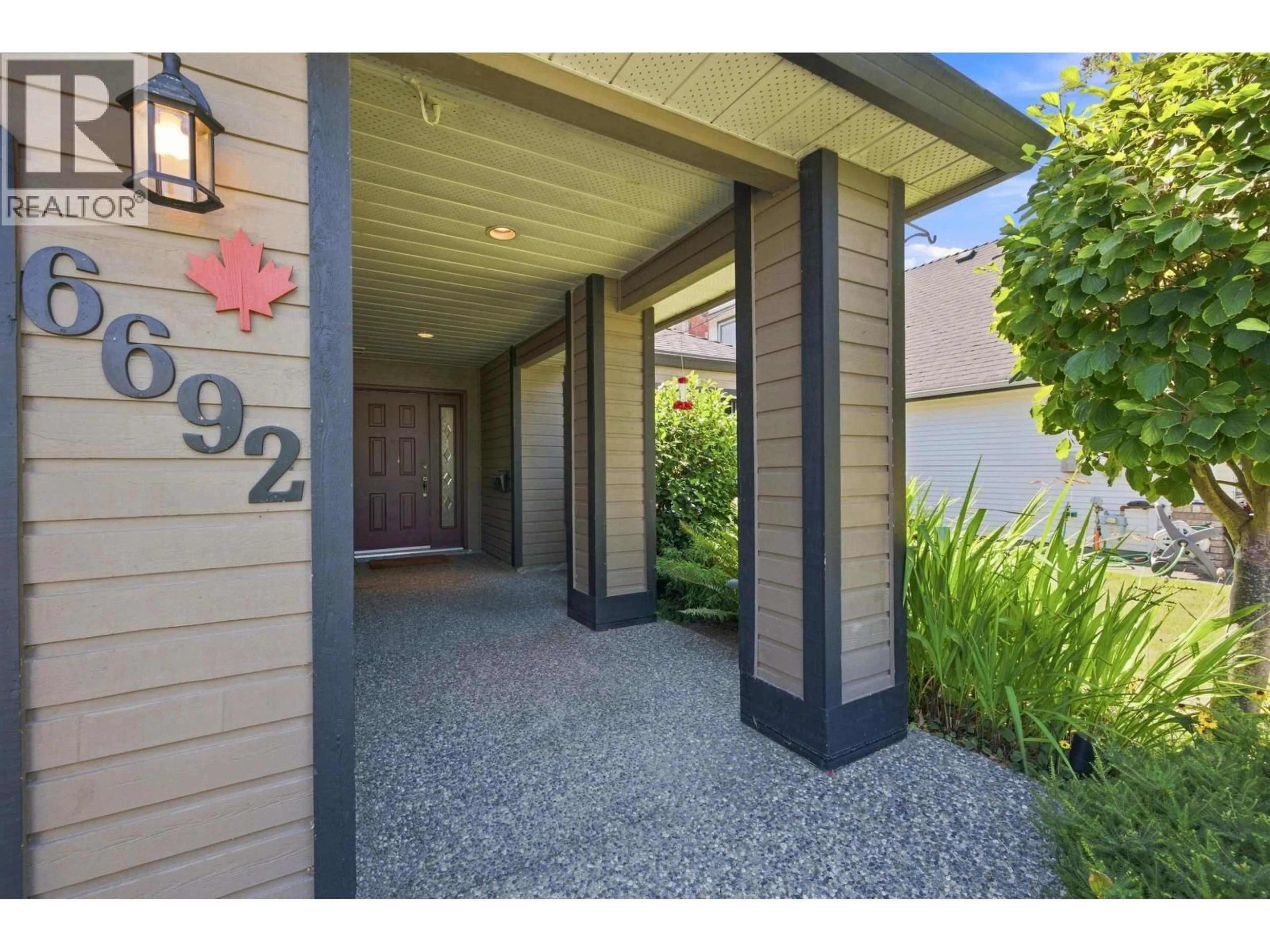 Indoor entryway for 6692 LONDON COURT, Delta British Columbia V4K4W7