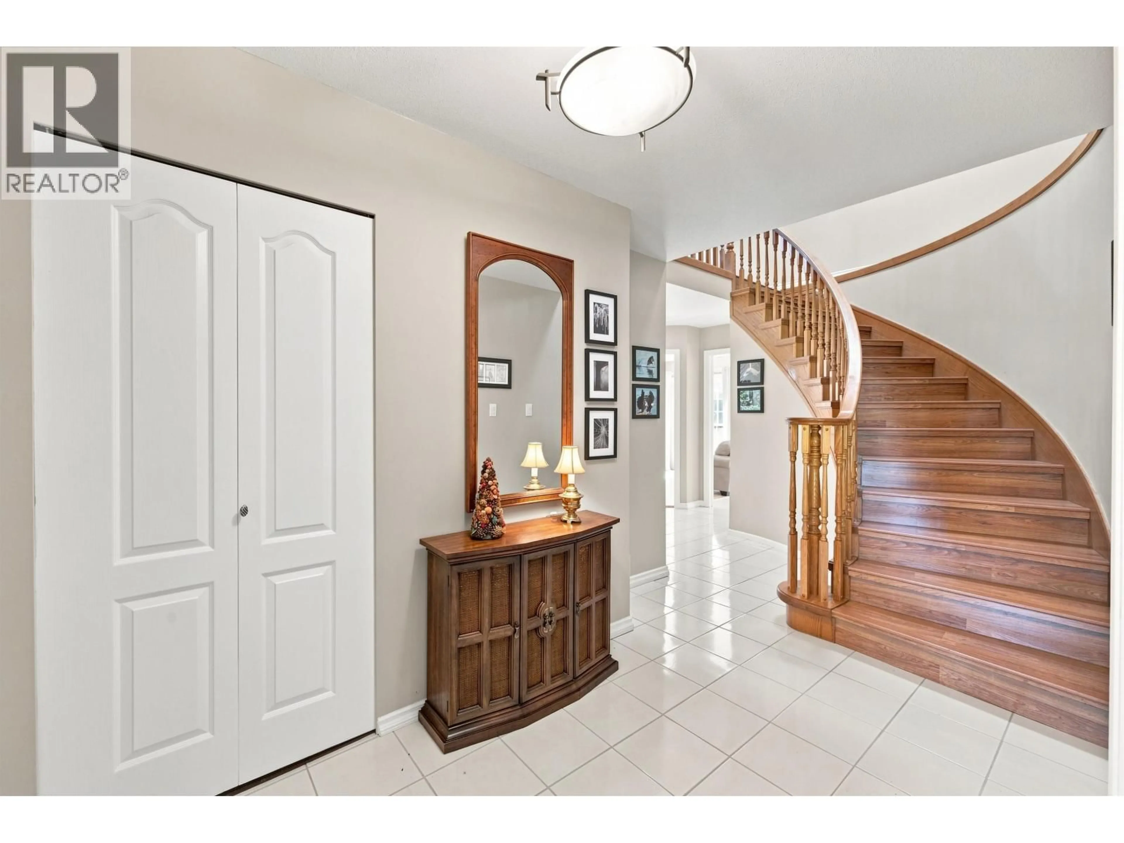 Indoor entryway for 6692 LONDON COURT, Delta British Columbia V4K4W7
