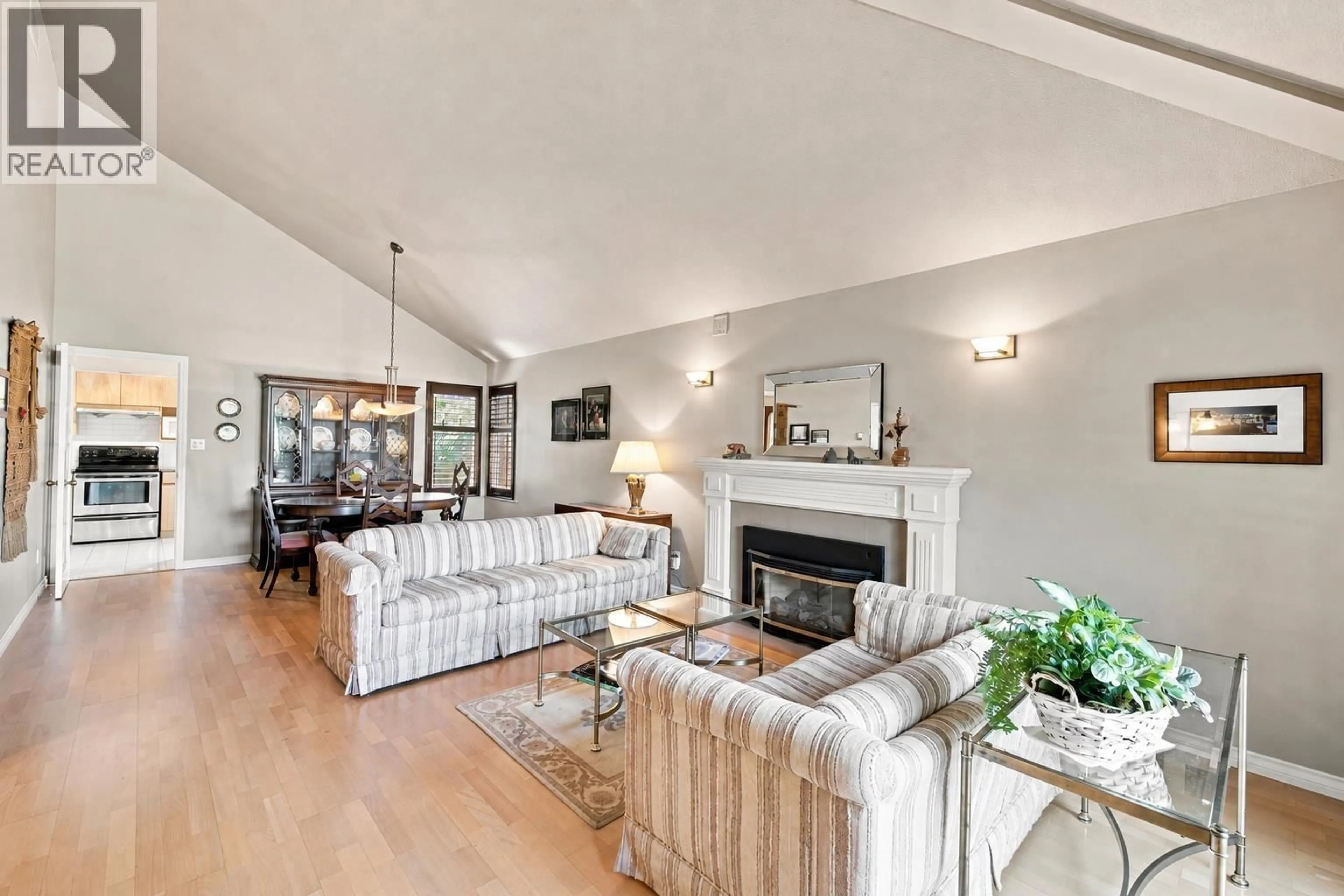 Living room with furniture, unknown for 6692 LONDON COURT, Delta British Columbia V4K4W7