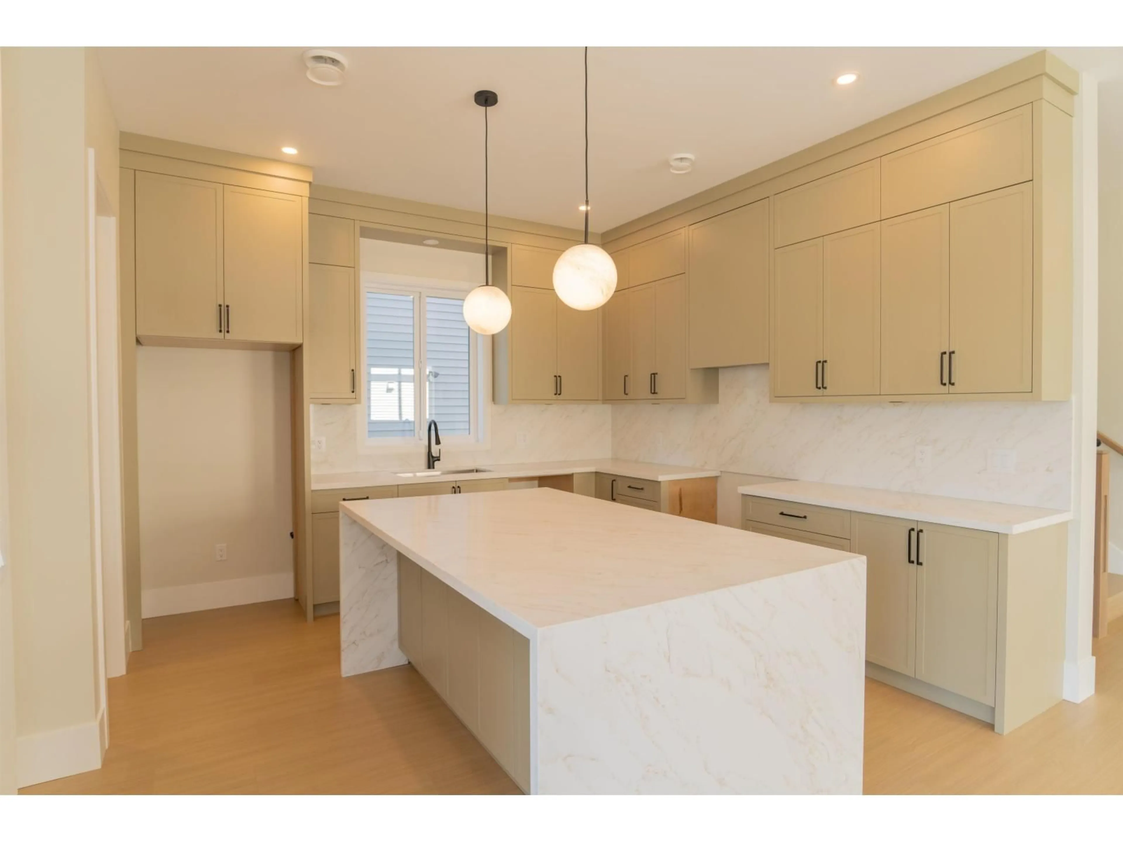 Open concept kitchen, ceramic/tile floor for 7750 196 STREET, Langley British Columbia V2Y3V4