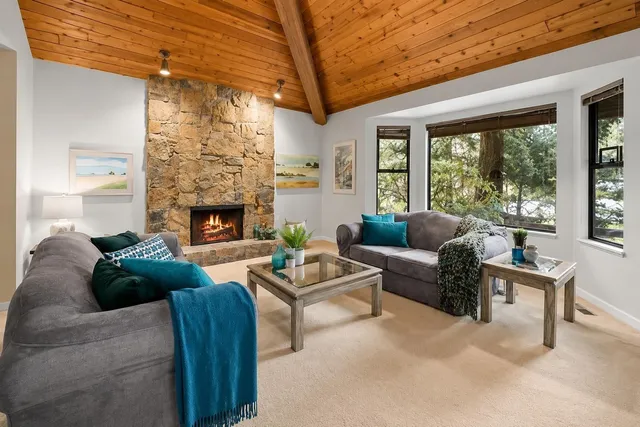 1768 AMBLE GREENE DRIVE, Surrey 3