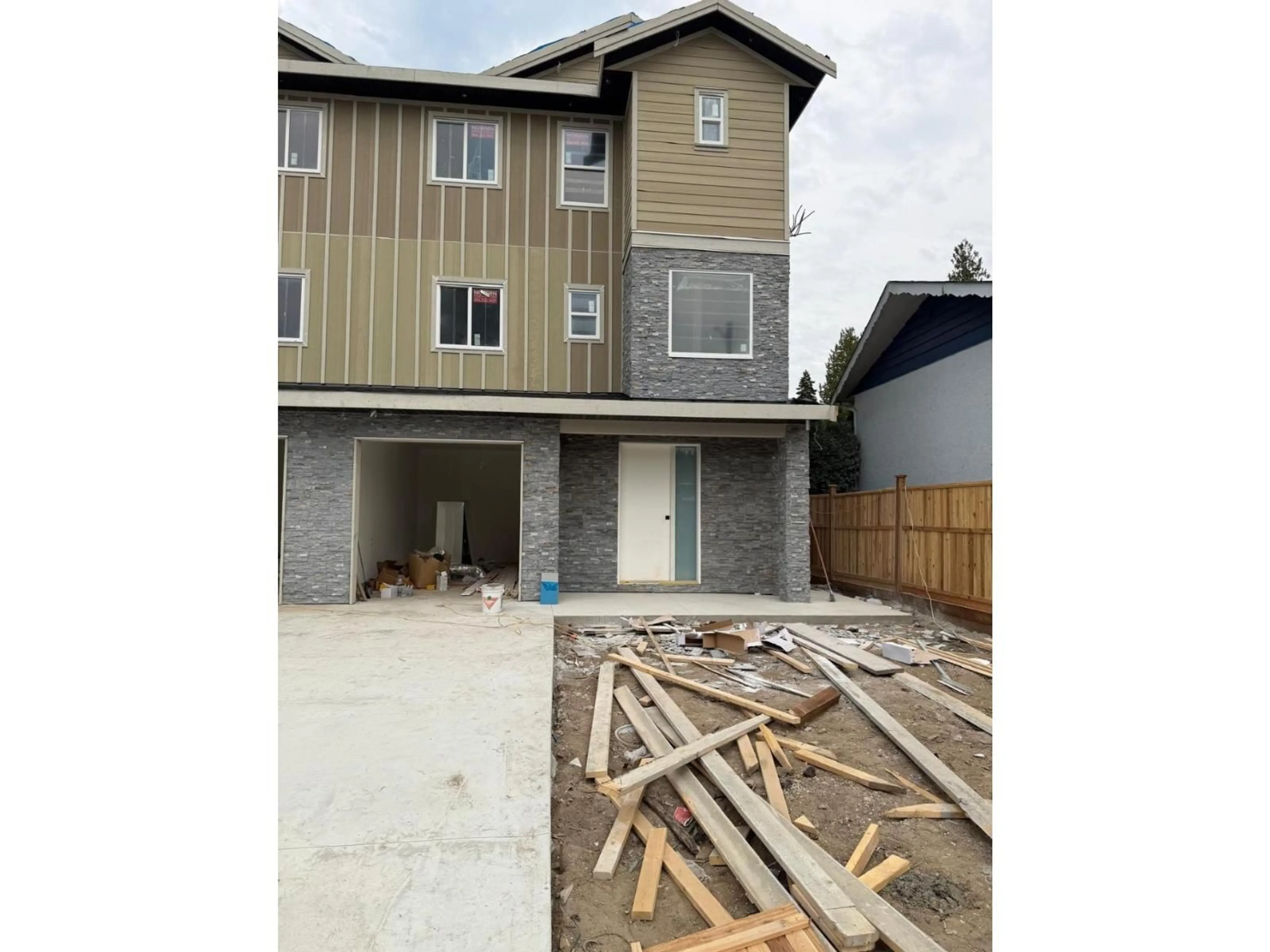 Unknown for 101 - 9820 130 STREET, Surrey British Columbia V3T3L3