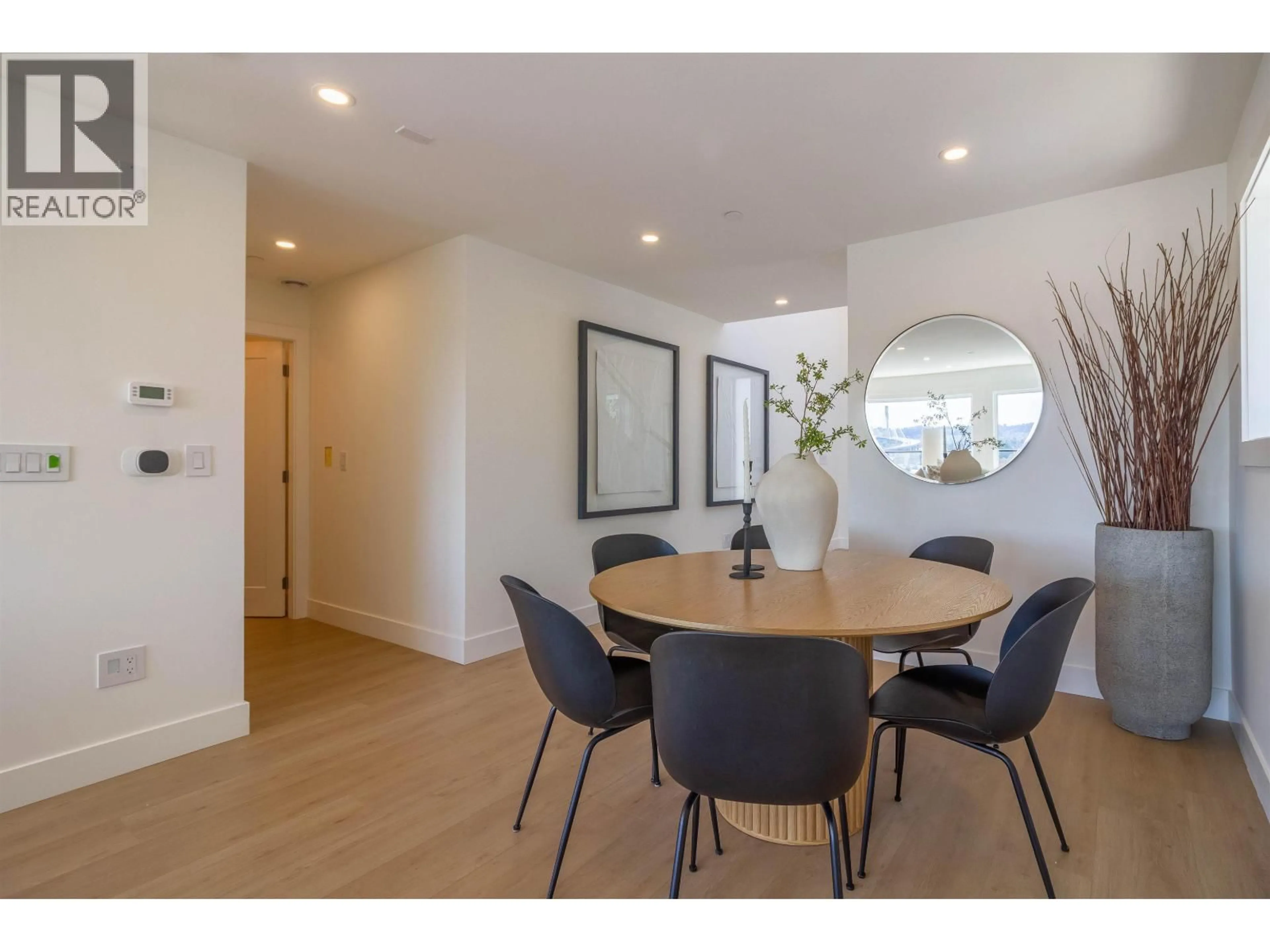 Dining room, wood/laminate floor for 2256 MONASHEE COURT, Coquitlam British Columbia V3K6P7
