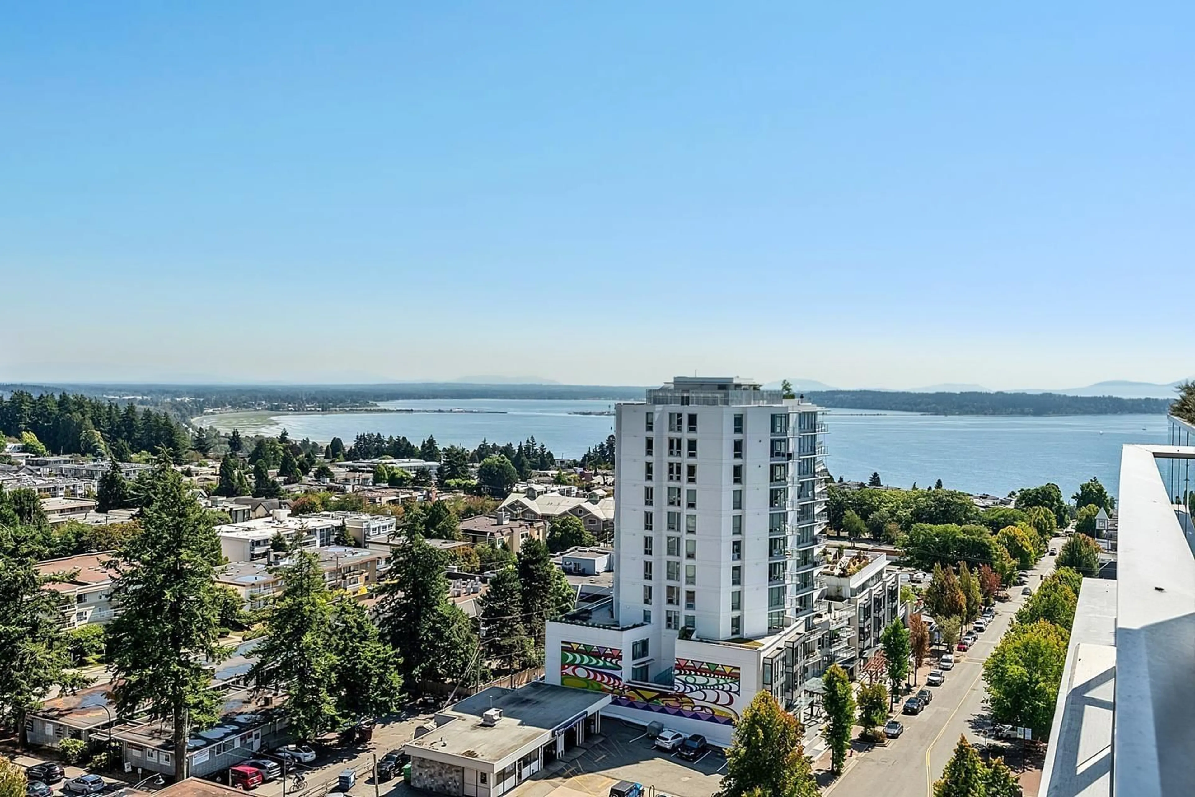 A pic from outside/outdoor area/front of a property/back of a property/a pic from drone, water/lake/river/ocean view for 1302 - 1441 JOHNSTON ROAD, Surrey British Columbia V4B3Z4