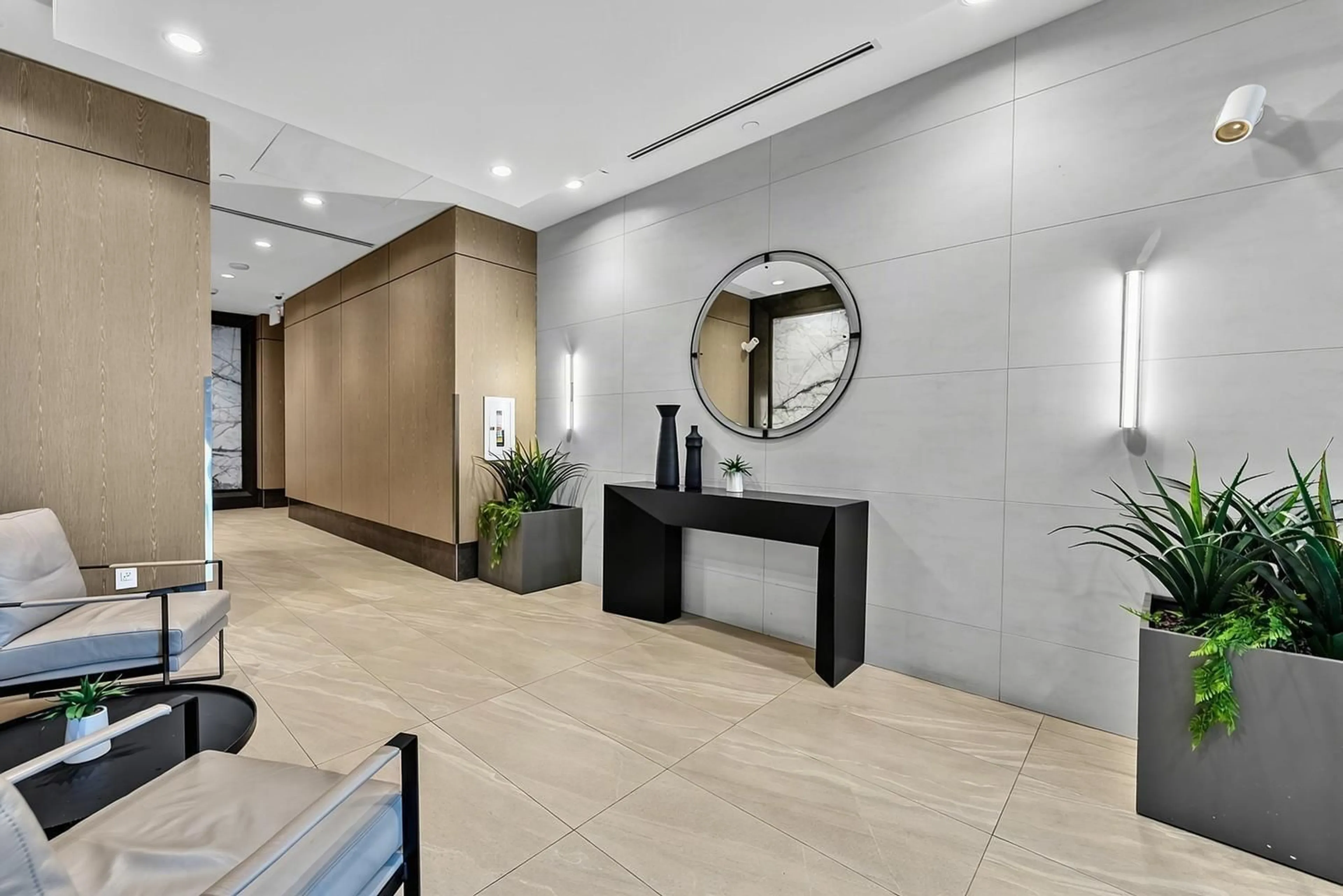 Lobby for 1302 - 1441 JOHNSTON ROAD, Surrey British Columbia V4B3Z4