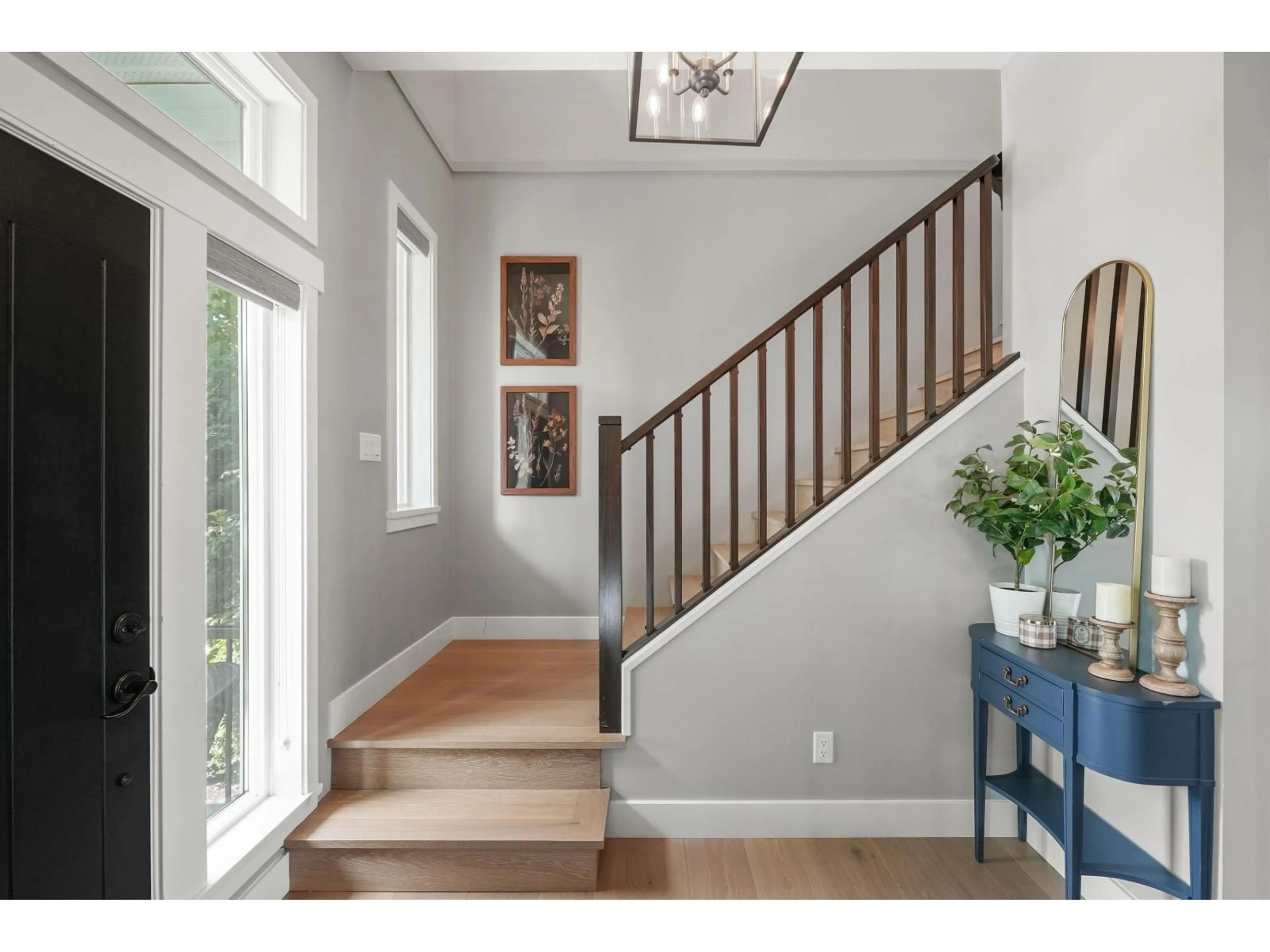 Indoor entryway for 16555 25 AVENUE, Surrey British Columbia V3Z0S2