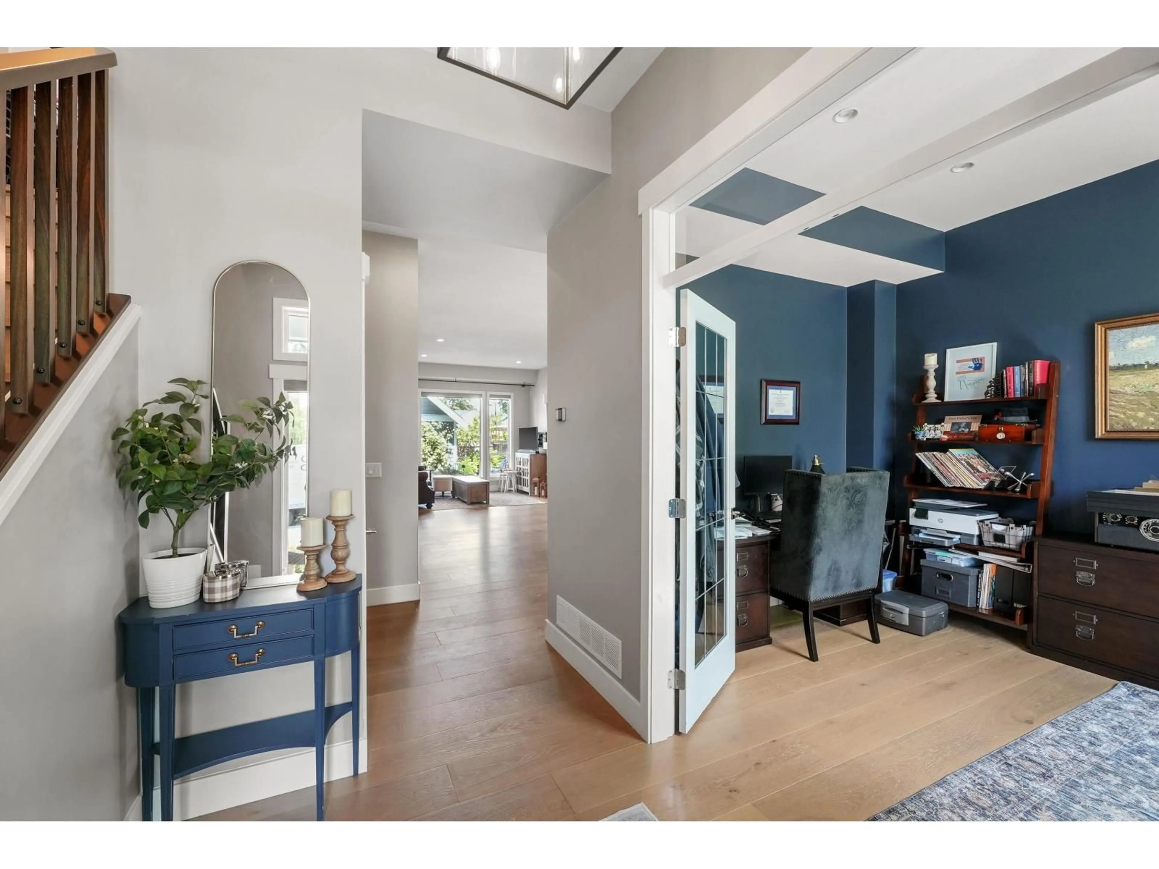 Indoor entryway for 16555 25 AVENUE, Surrey British Columbia V3Z0S2