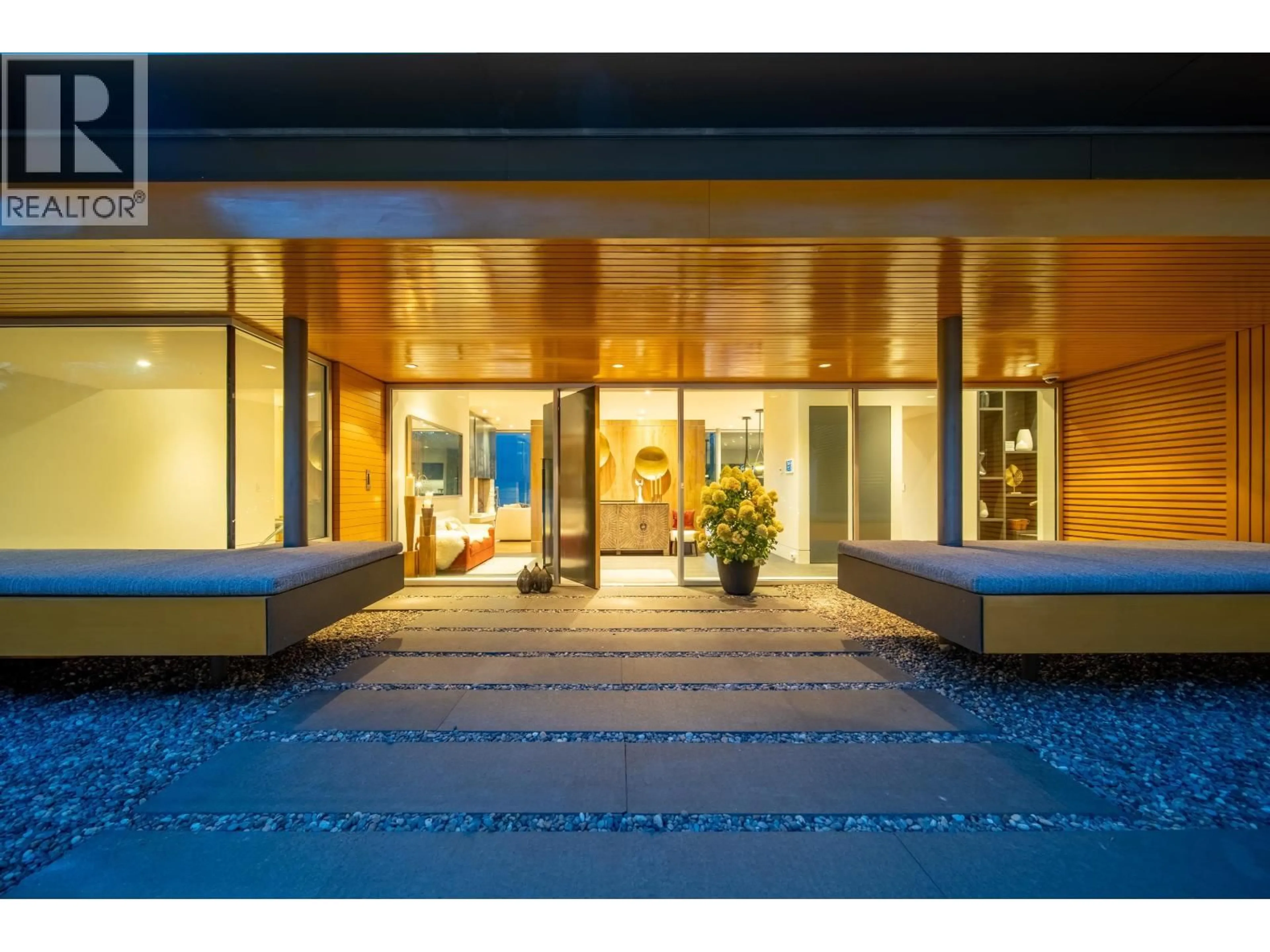 Indoor foyer for 2980 TRAIL'S END LANE, Whistler British Columbia V8E0L6
