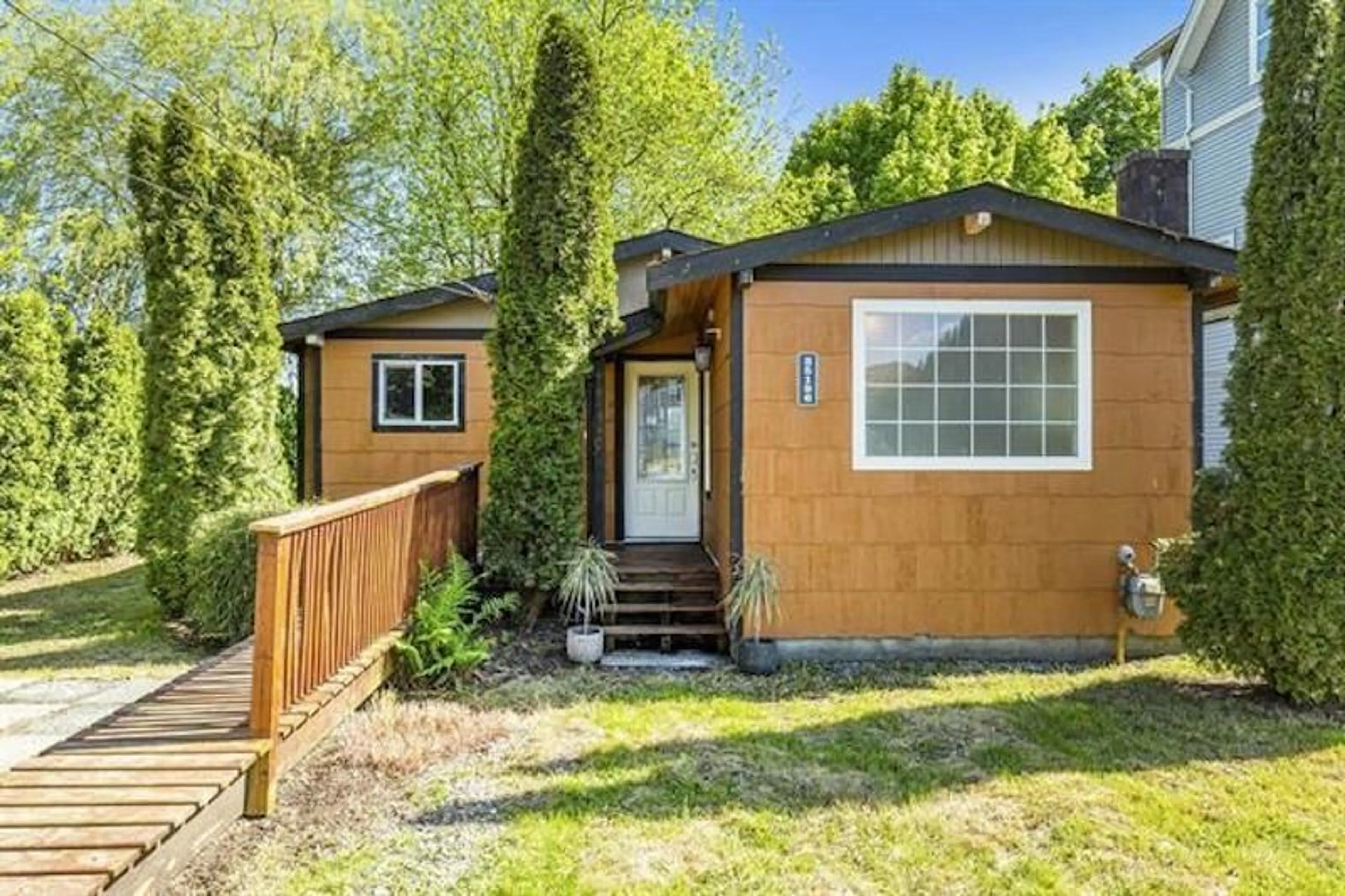 Home with vinyl exterior material, street for 35196 SWARD ROAD, Mission British Columbia V2V7H2
