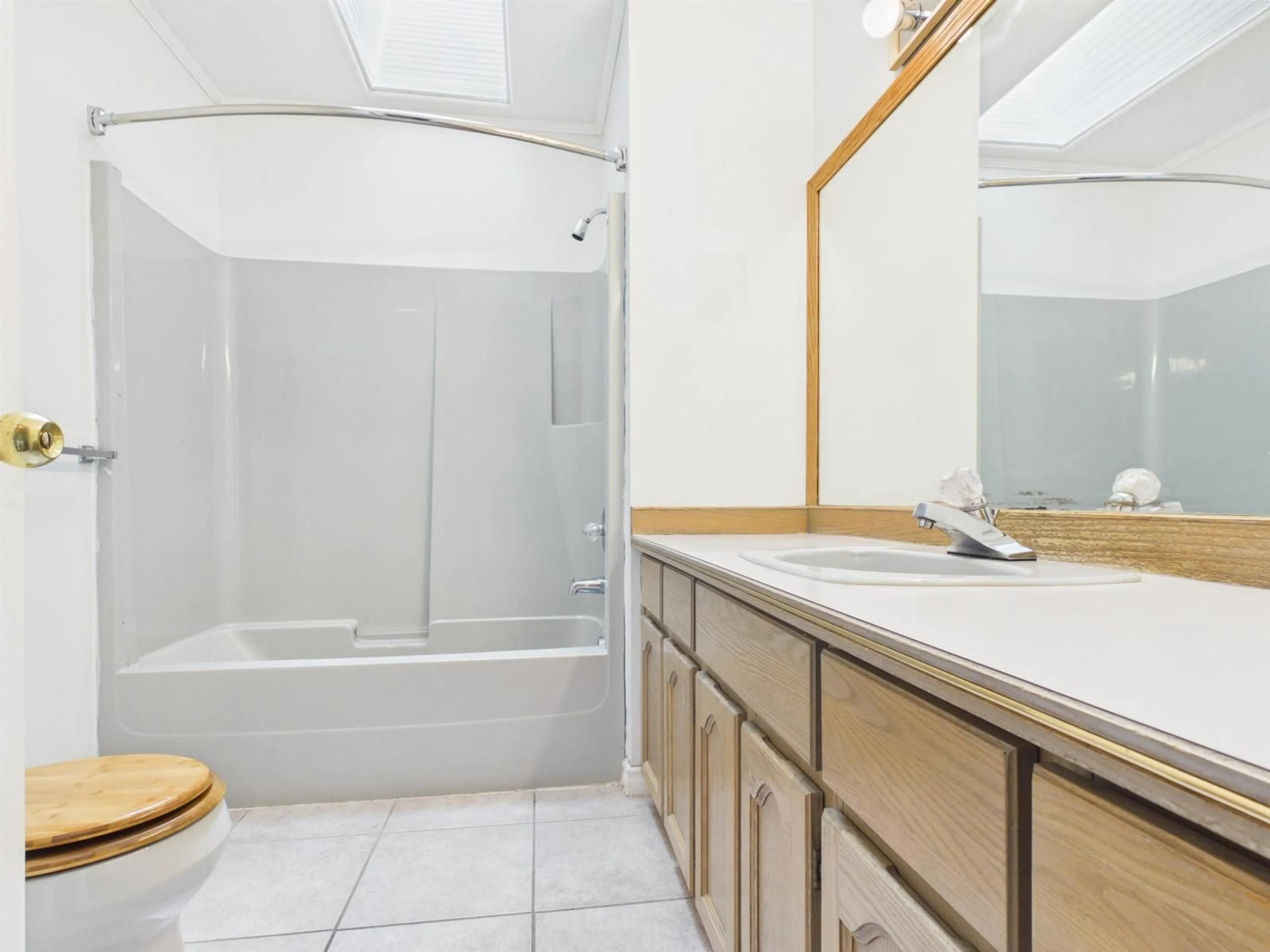 Standard bathroom, ceramic/tile floor for 6470 179A STREET, Surrey British Columbia V3S7J9