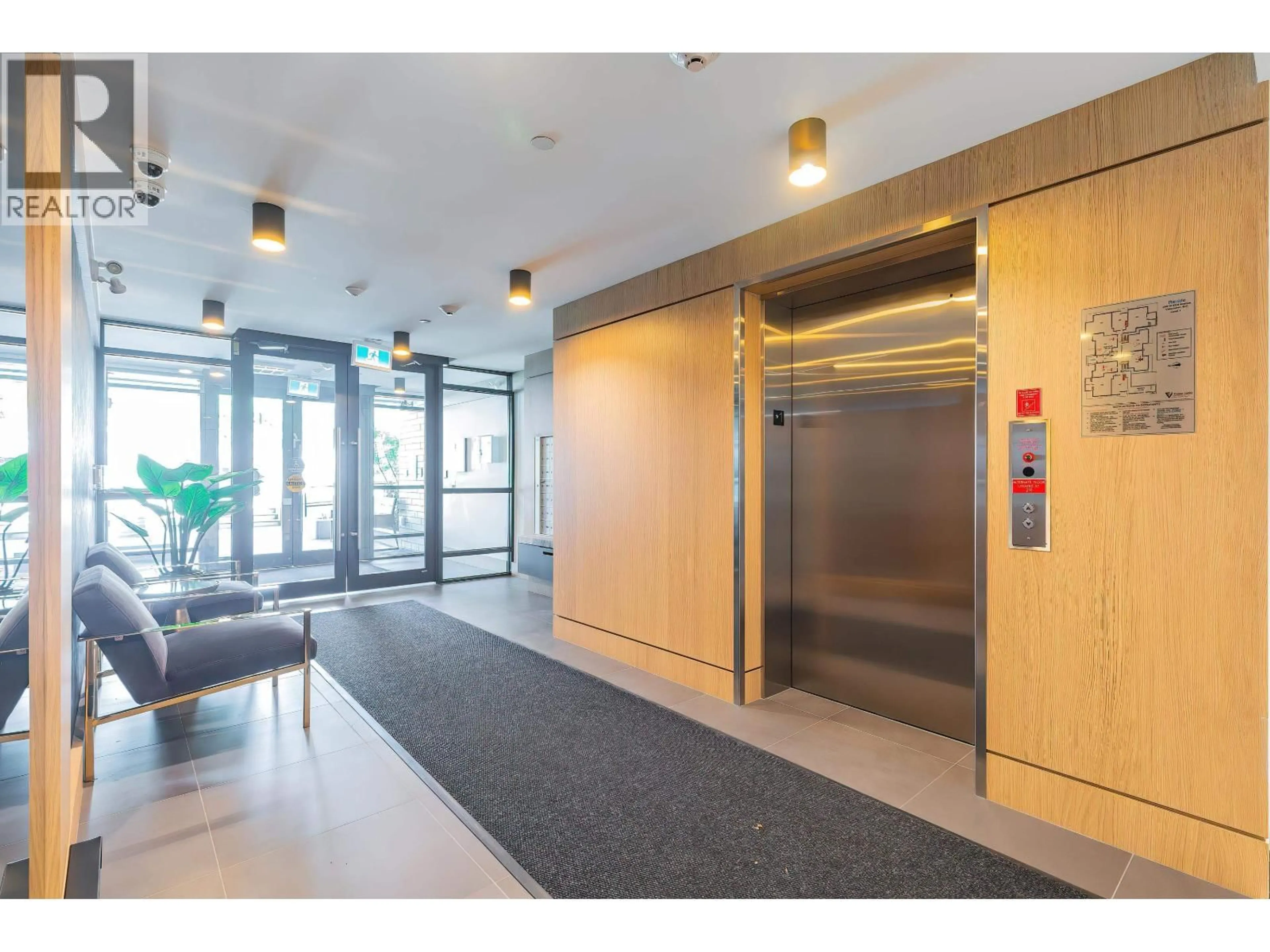 Indoor foyer for 106 - 458 63RD AVENUE, Vancouver British Columbia V5X2J4