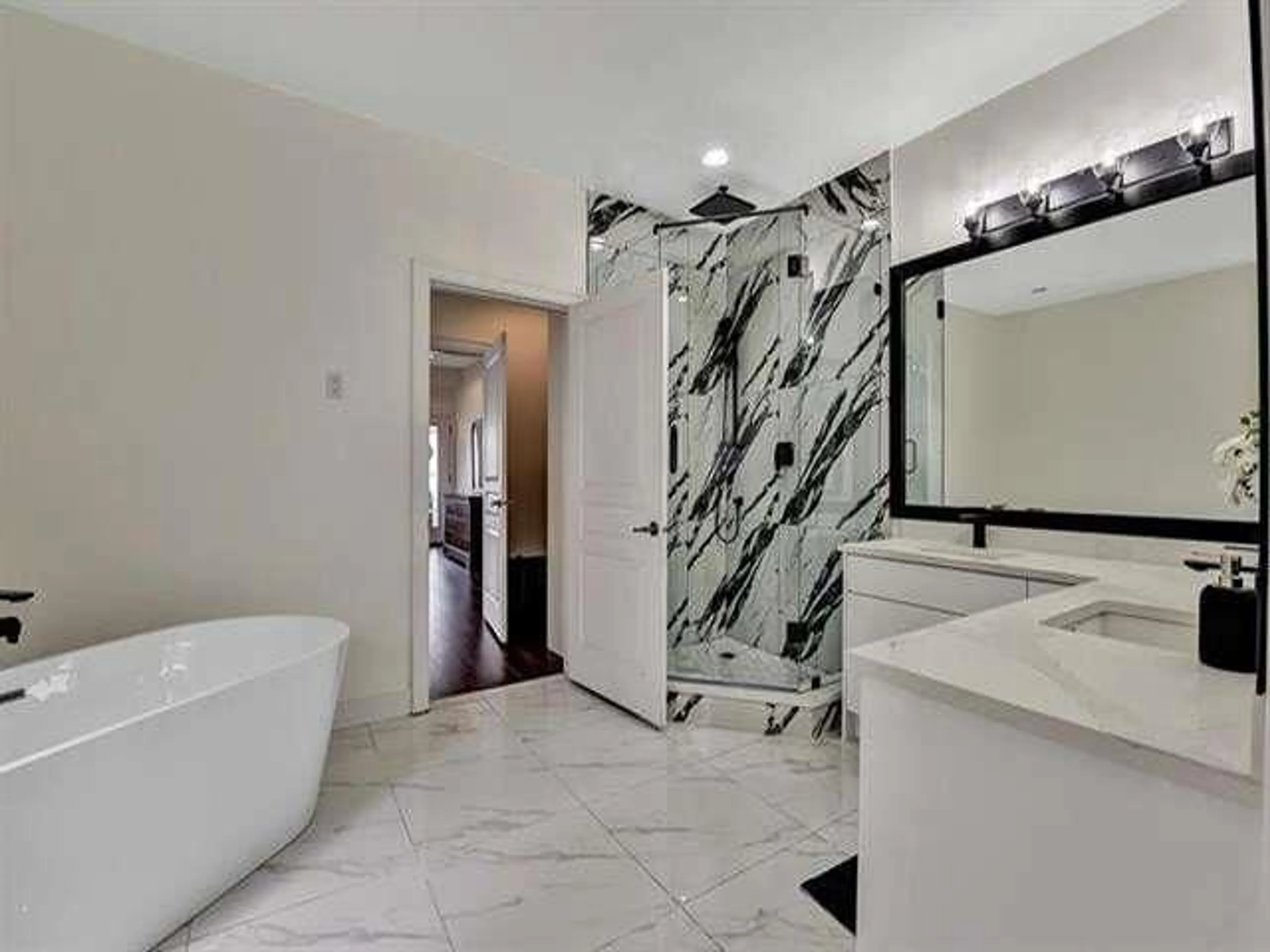 Contemporary bathroom, ceramic/tile floor for 15181 68A AVENUE, Surrey British Columbia V3S7Y7