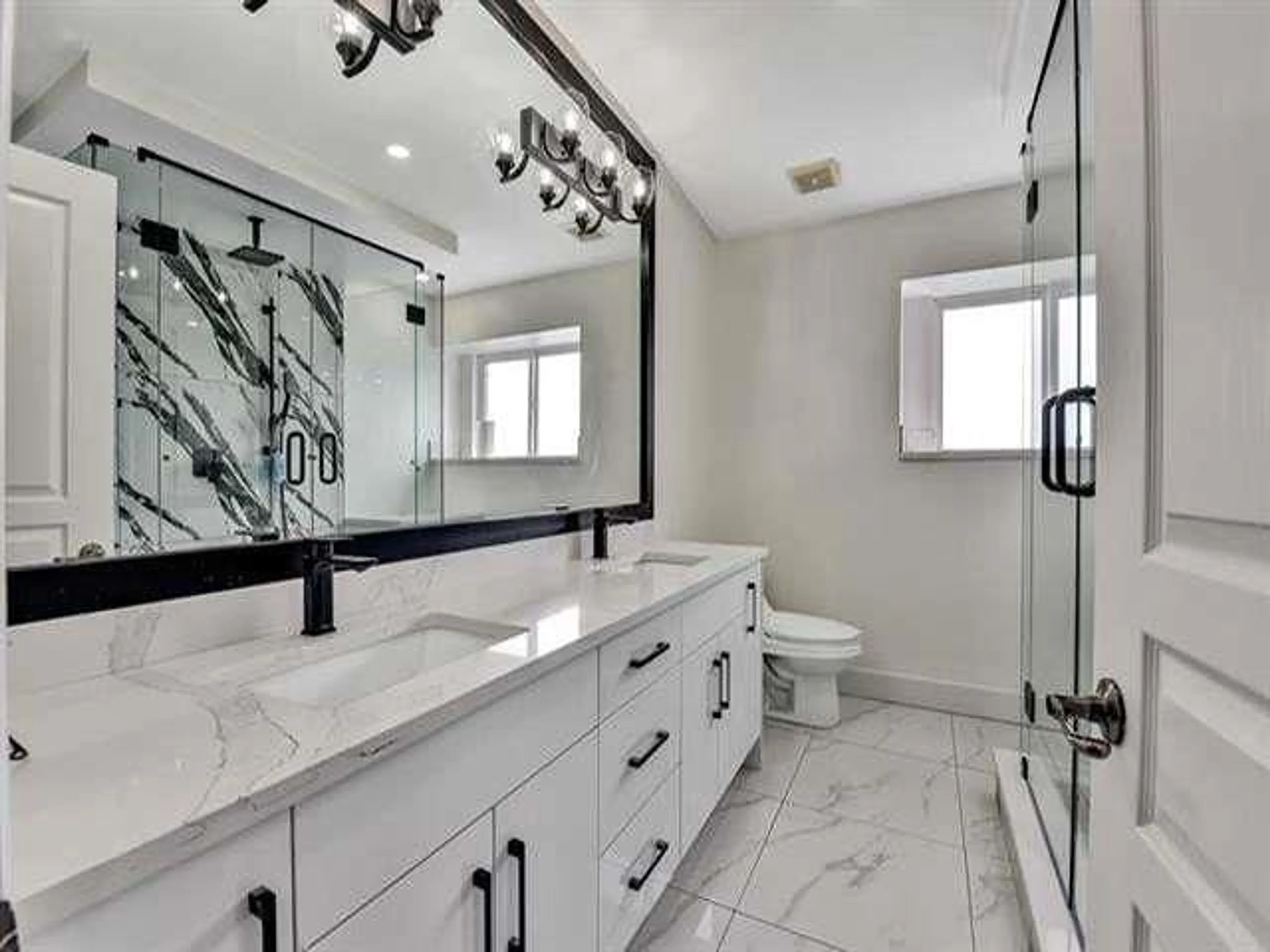 Contemporary bathroom, ceramic/tile floor for 15181 68A AVENUE, Surrey British Columbia V3S7Y7