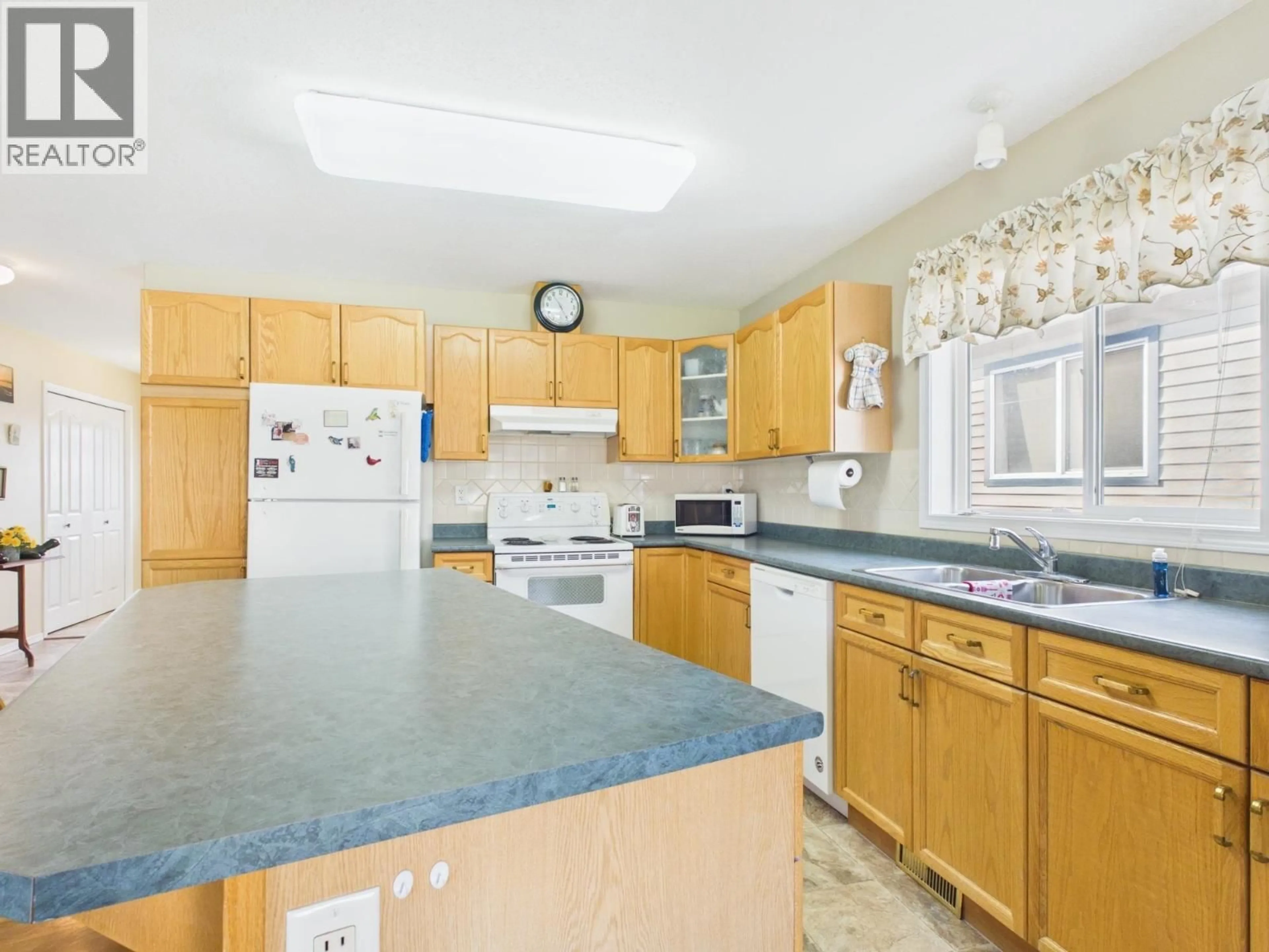 Standard kitchen, unknown for 108 BRAHMA CRESCENT, Williams Lake British Columbia V2G4T7