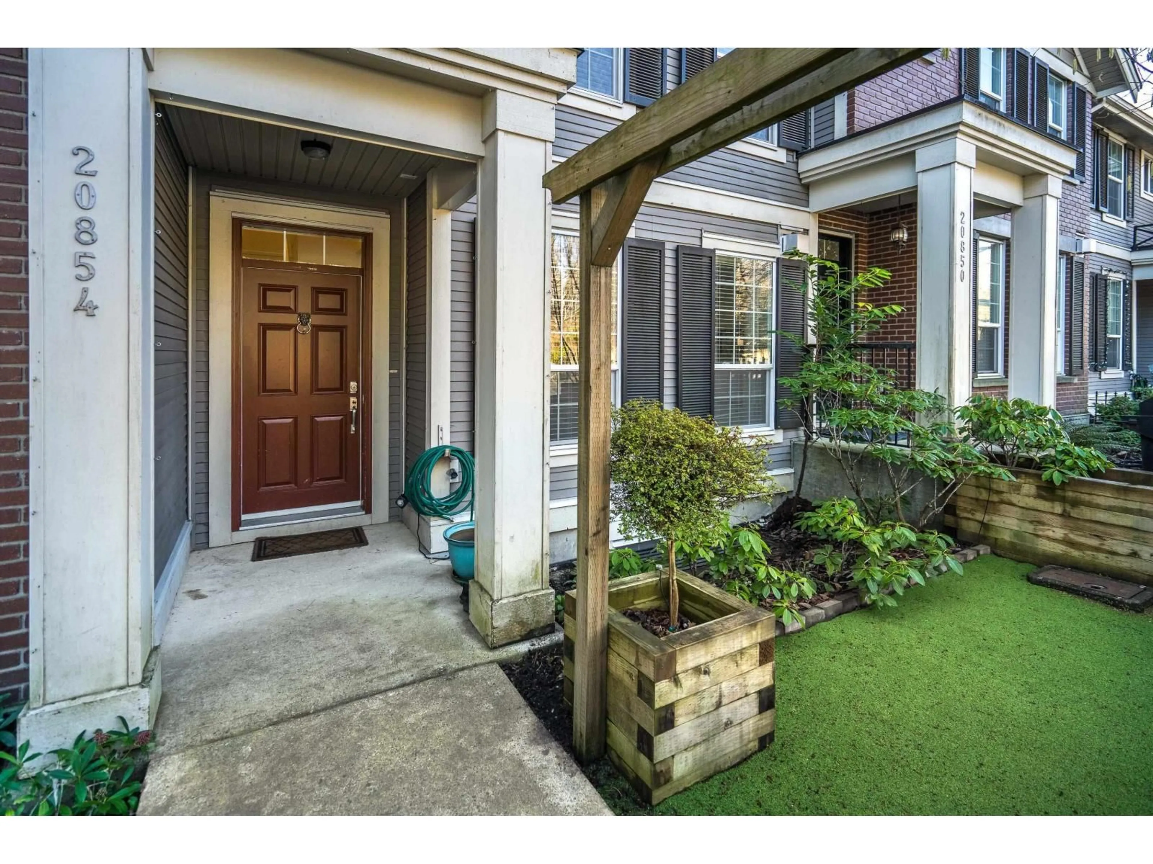 Indoor entryway for 20854 72 AVENUE, Langley British Columbia V2Y0J1